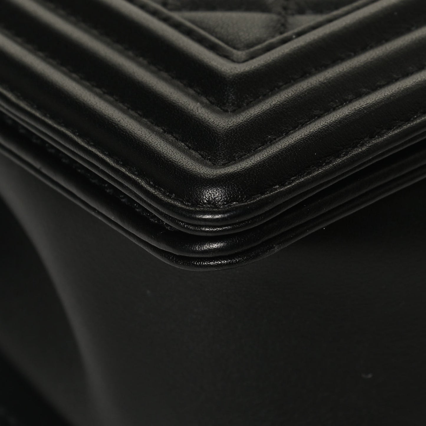 Lambskin Quilted Medium Boy Flap Black