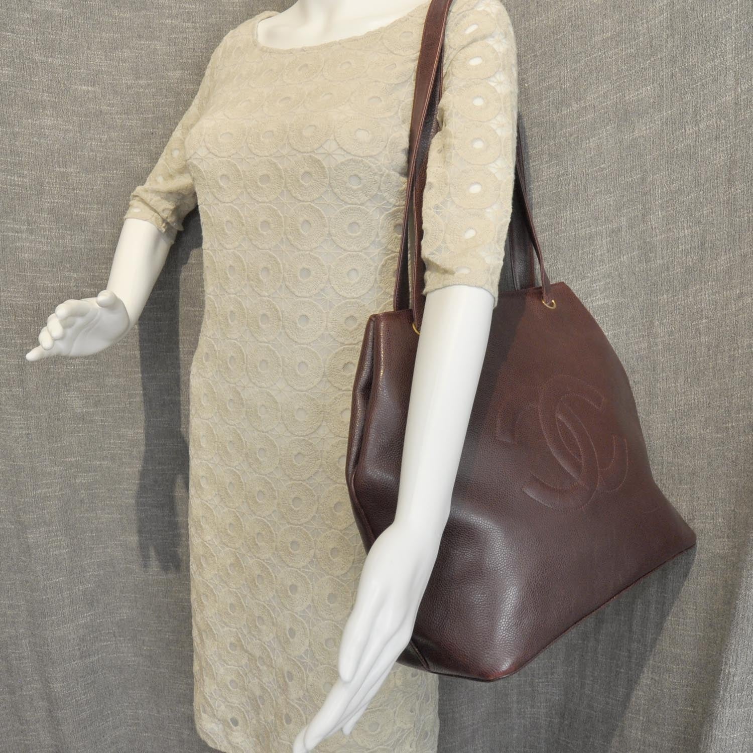 Chanel Caviar Shoulder Bag Bordeaux 3 of 10
