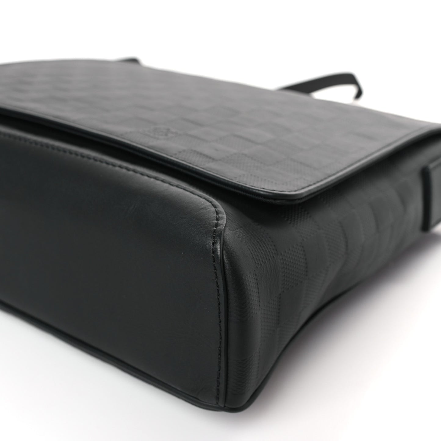 Damier Infini District MM Onyx