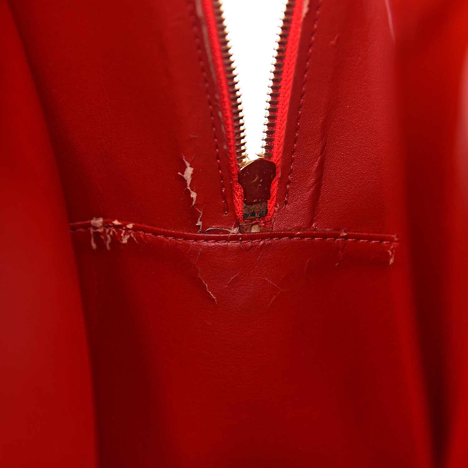 Louis Vuitton Vernis Sutton Rouge 17 of 32
