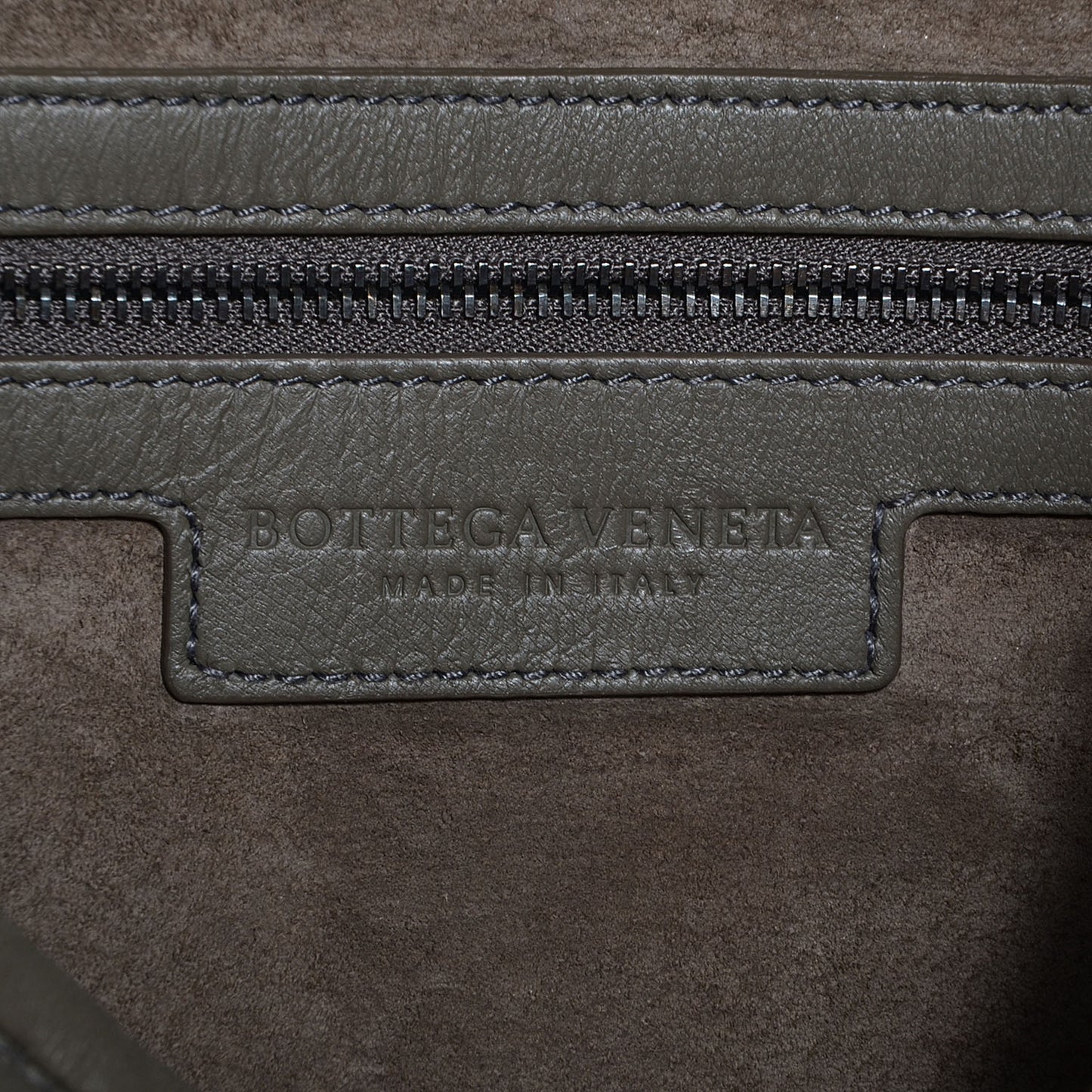 Nappa Intrecciato Medium Veneta Hobo Shadow