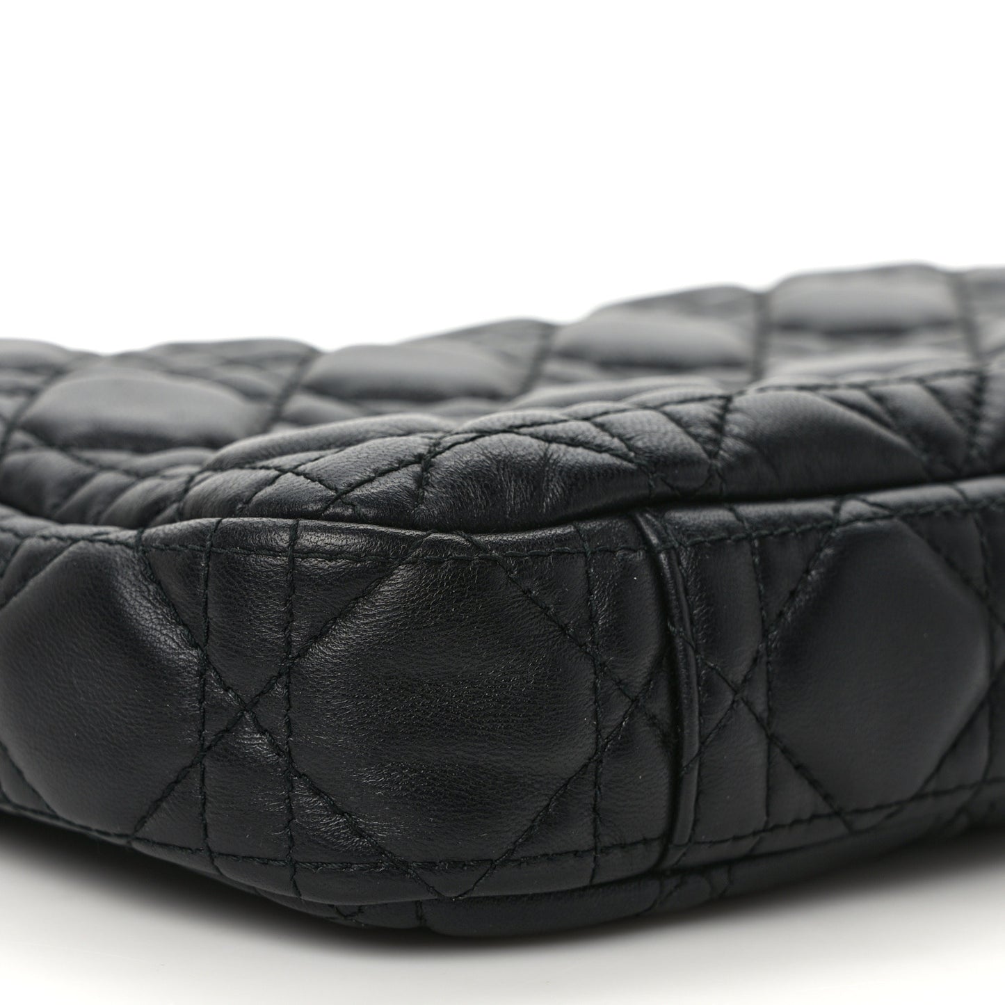 Lambskin Cannage DiorQuake Pouch Black