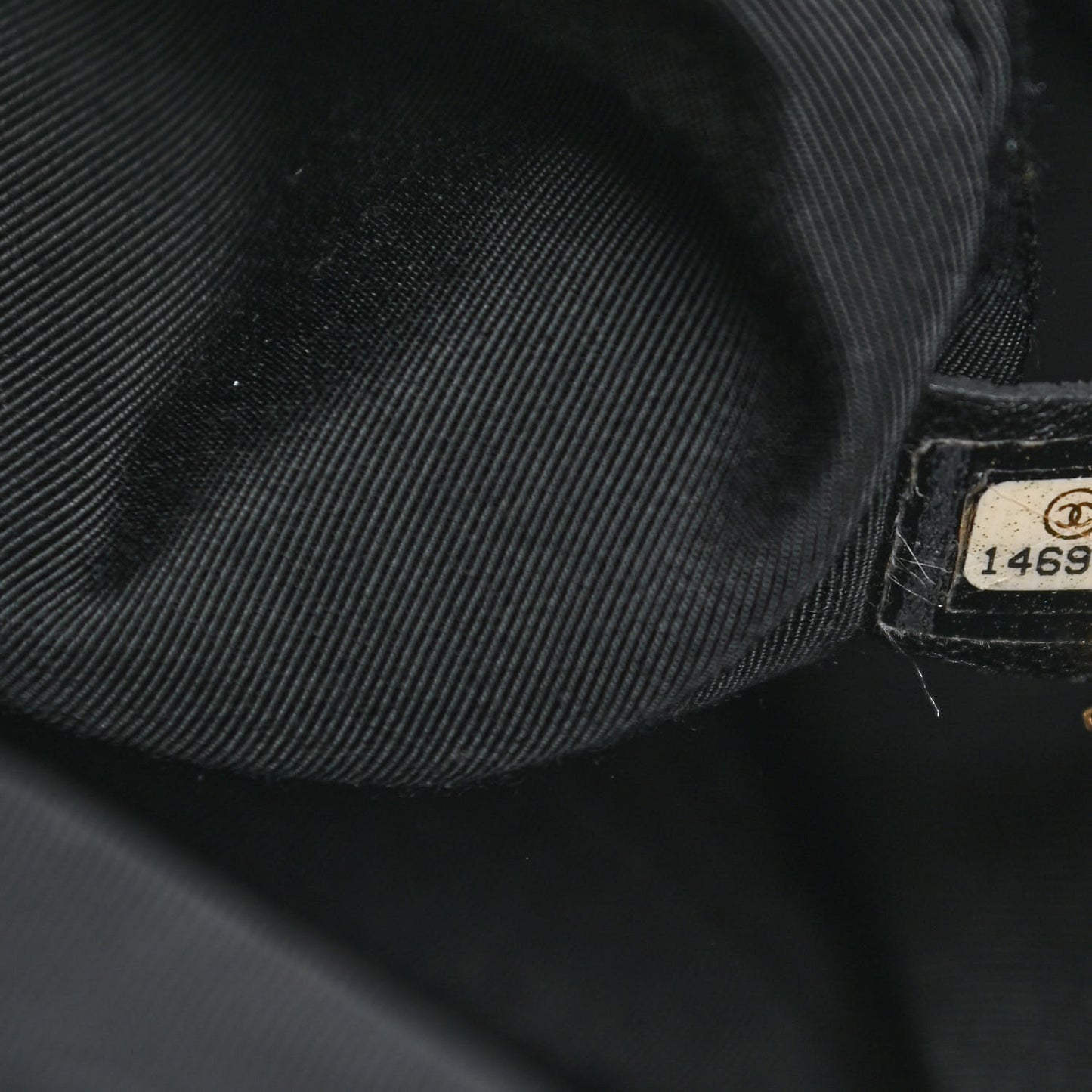 Calfskin Quilted Medium Chain Me Hobo Black