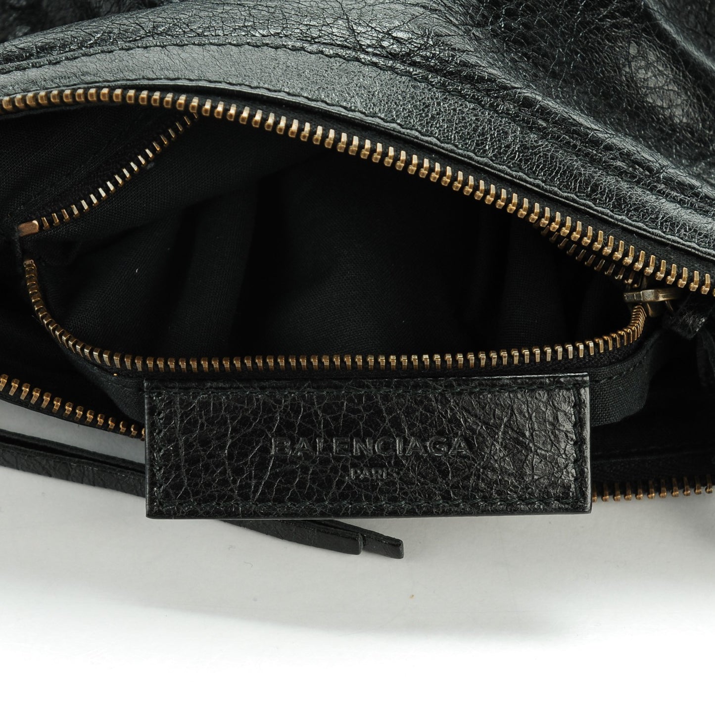 Agneau Classic Hardware Flat Crossbody Black
