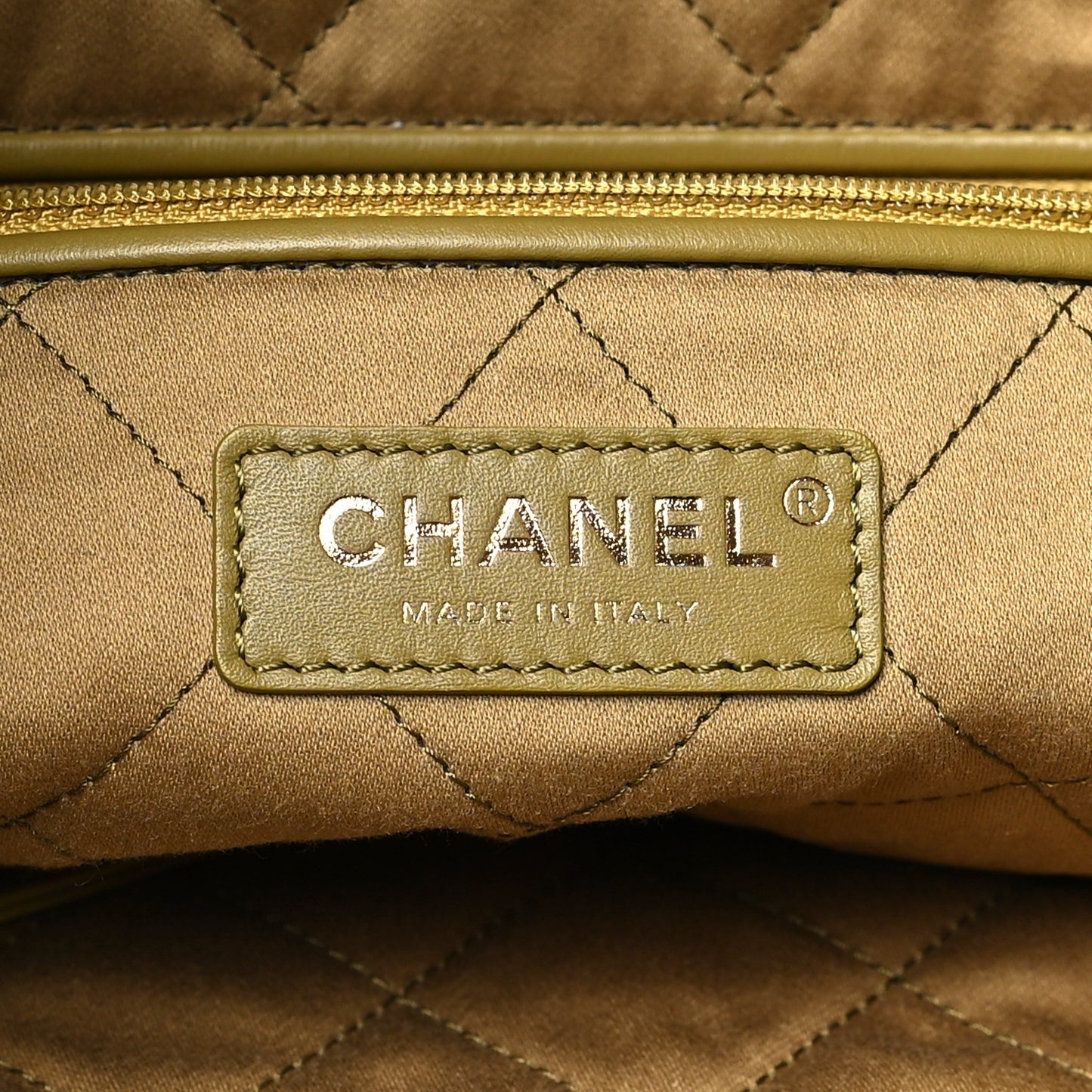 Shiny Calfskin Quilted Chanel 22 Green