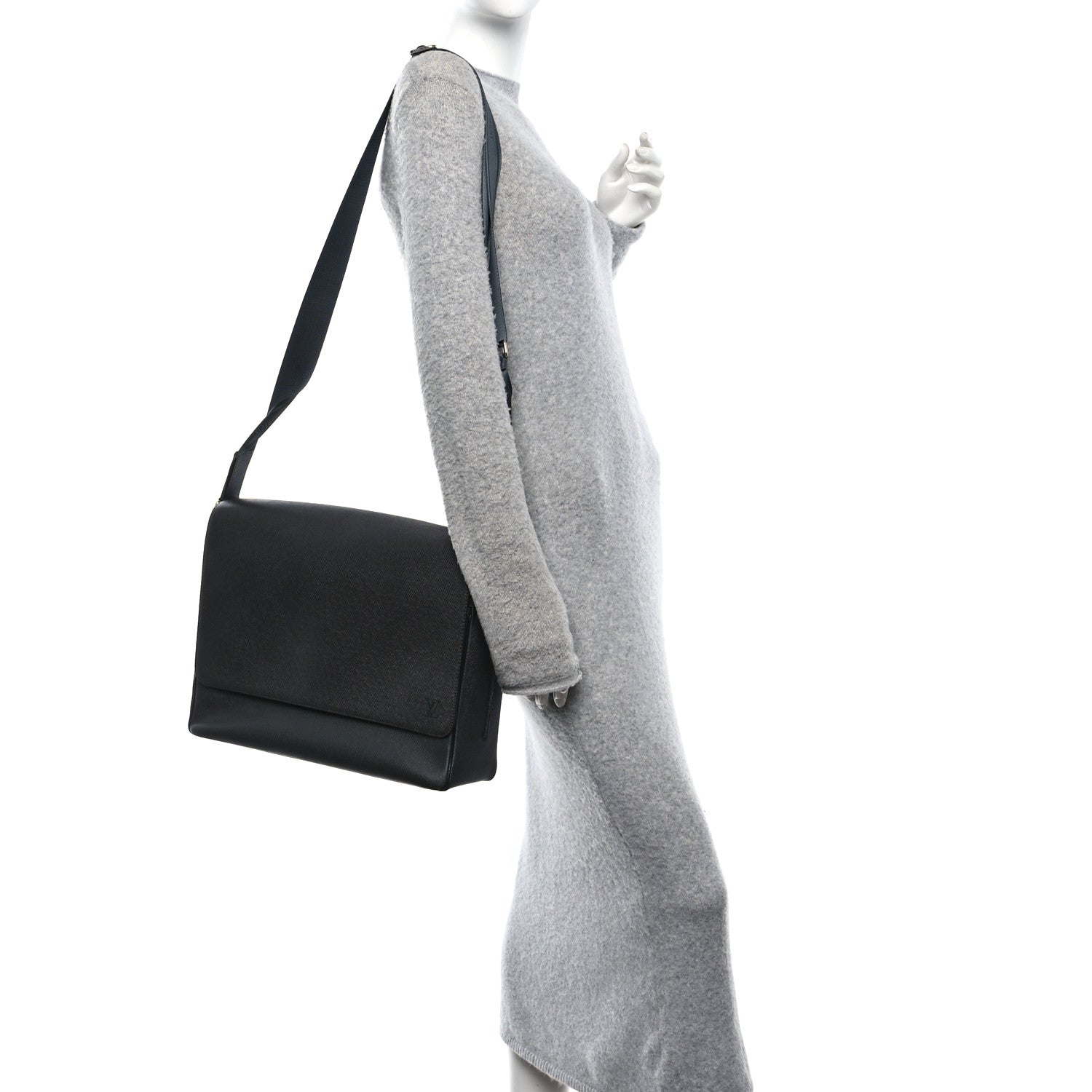 Louis Vuitton Taiga Roman MM Messenger Black 1874635 – FASHIONPHILE