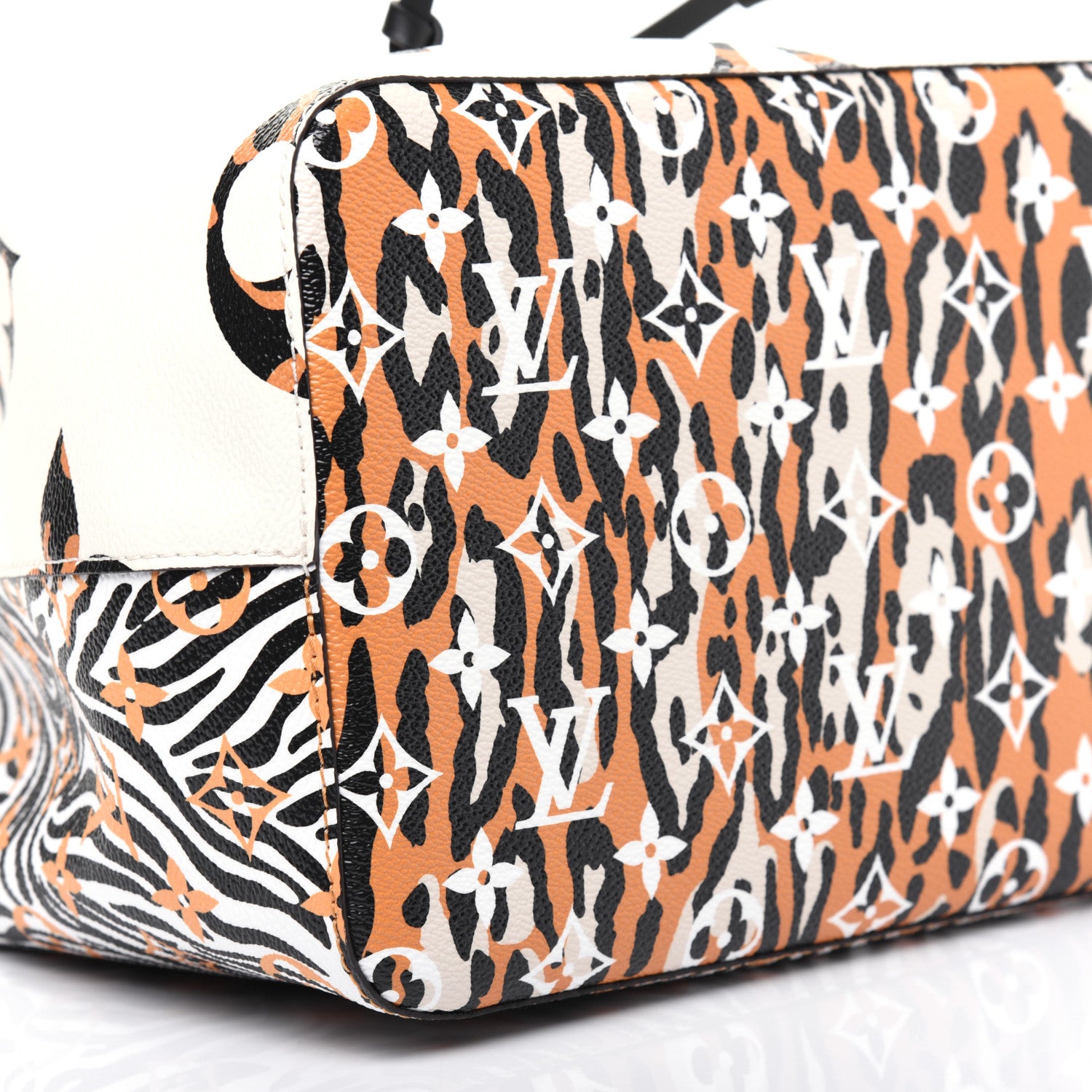 Louis Vuitton Monogram Giant Jungle NéoNoé Ivory 6 of 14