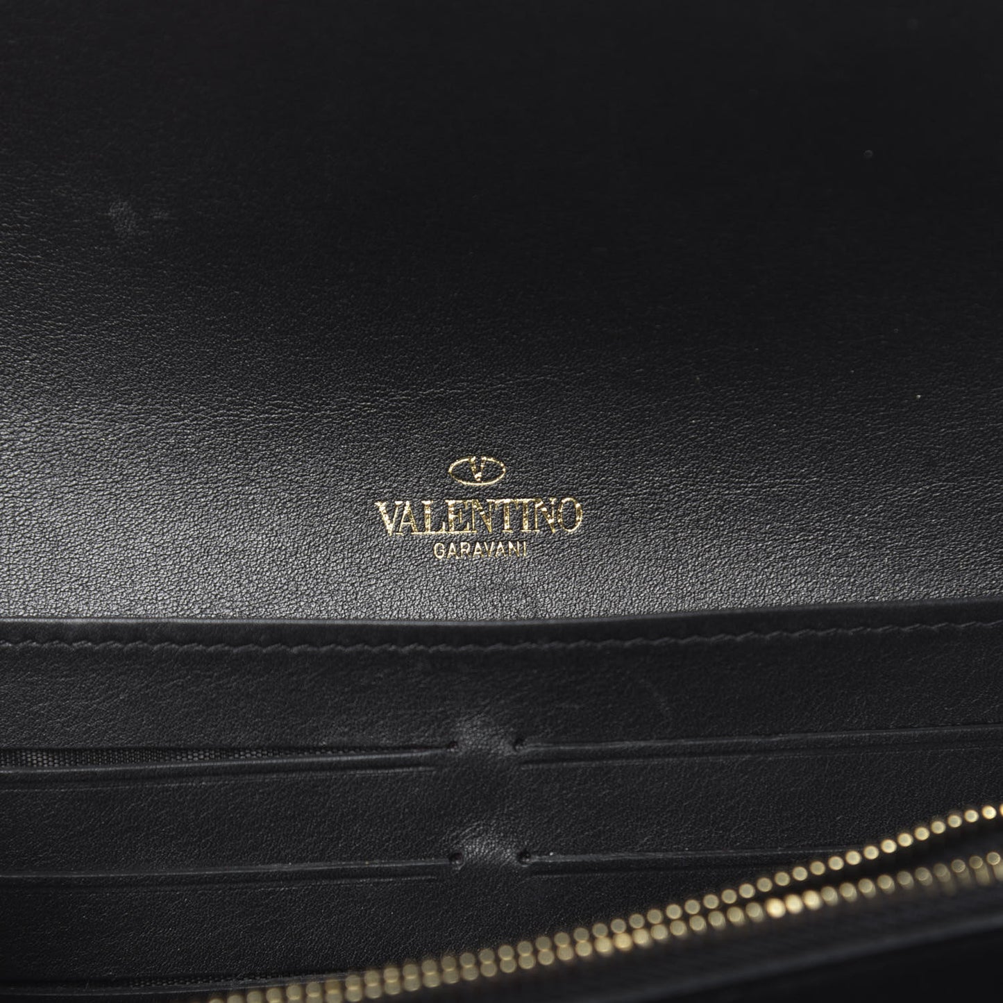 Vitello Rockstud Flap Wallet On Chain Ivory Black