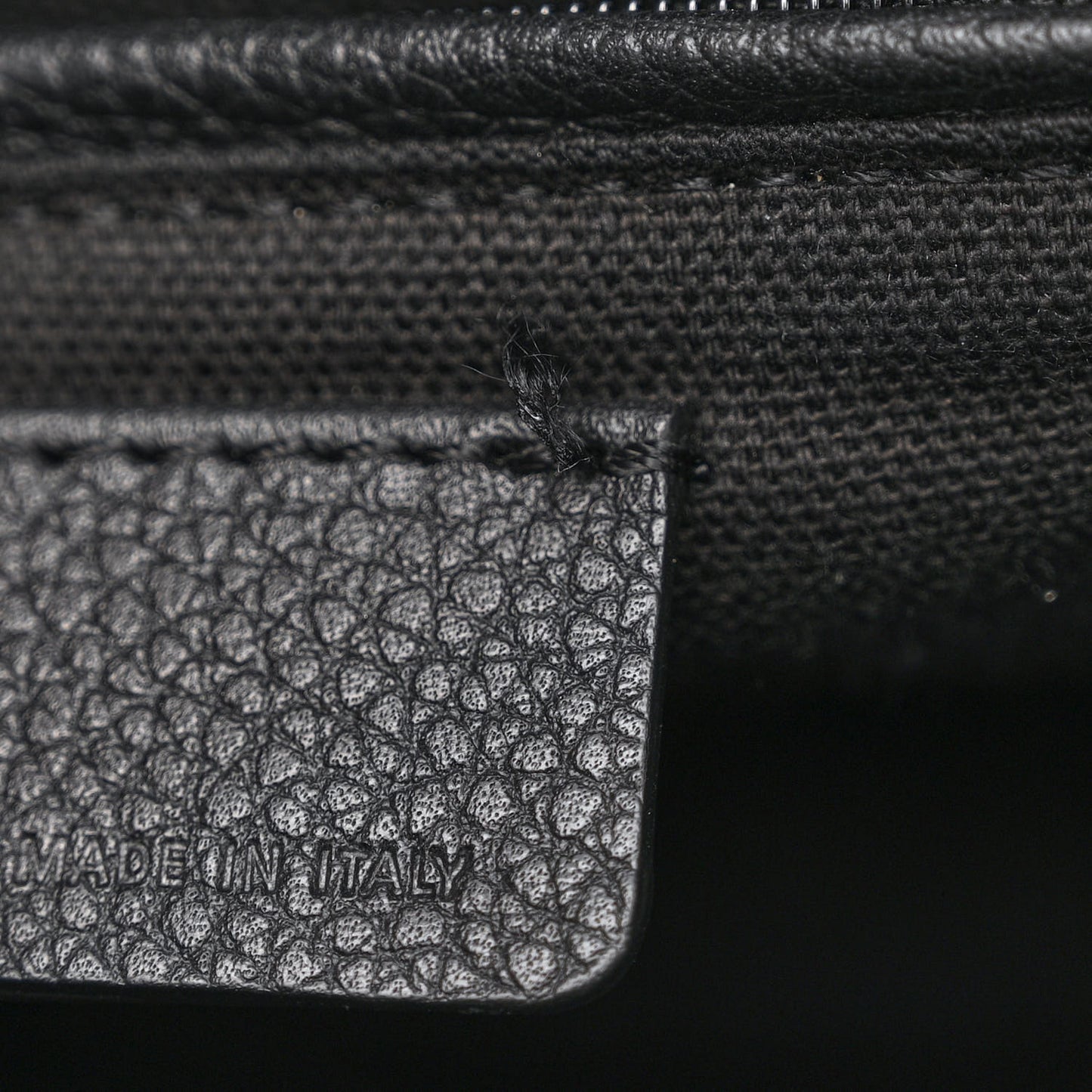 Pebbled Calfskin Small Skull Padlock Zip Around Tote Black