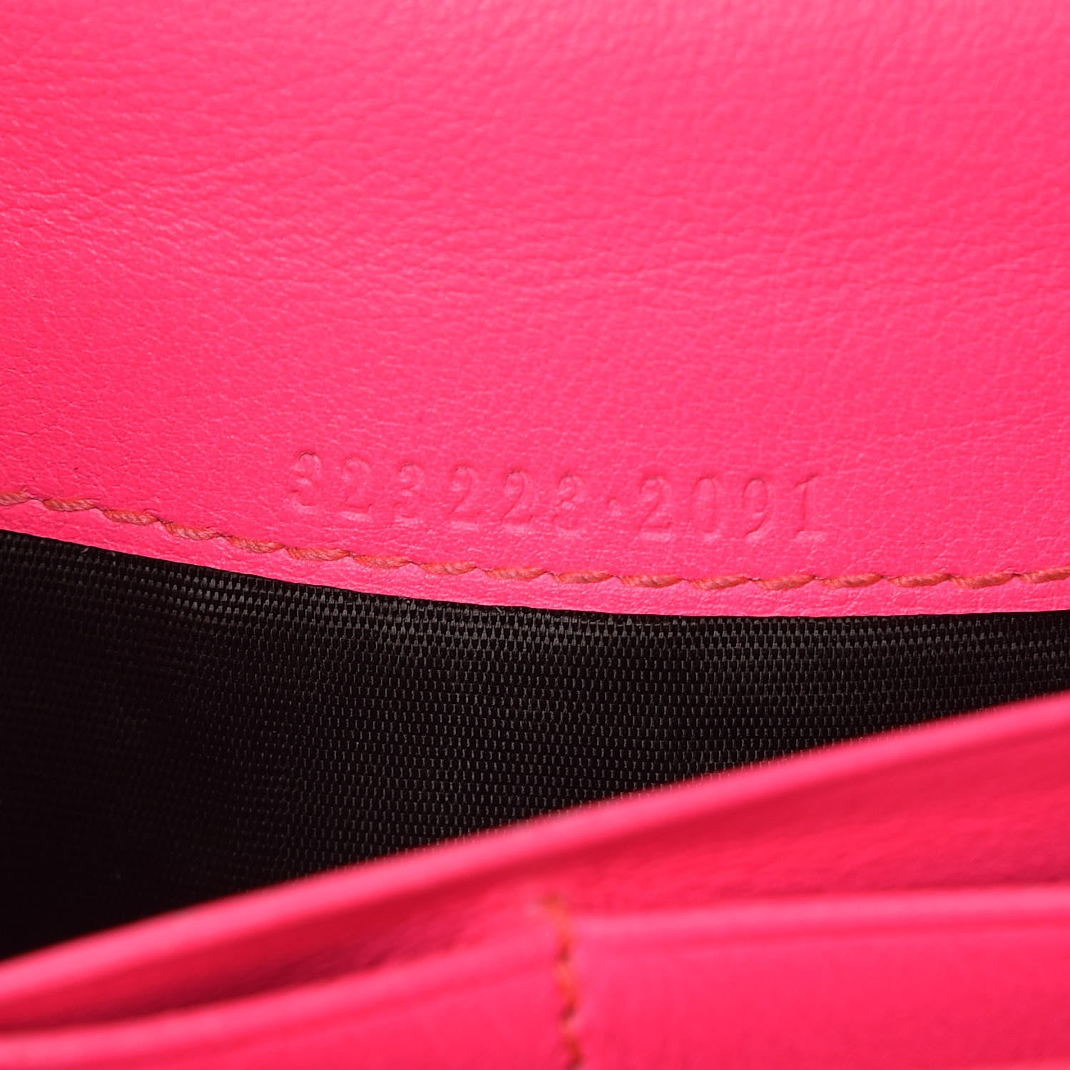 Gucci GG Supreme Monogram Continental Heart Wallet Fluorescent Fuchsia 7 of 12