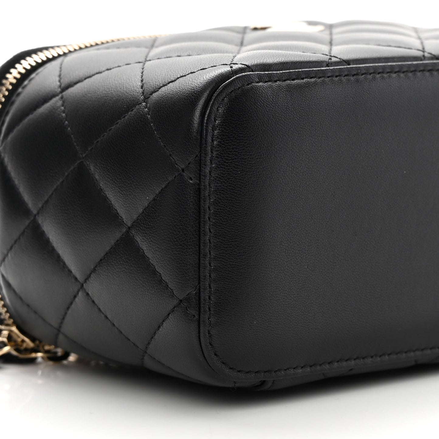 Lambskin Quilted Small Top Handle Vanity Case With Chain Black