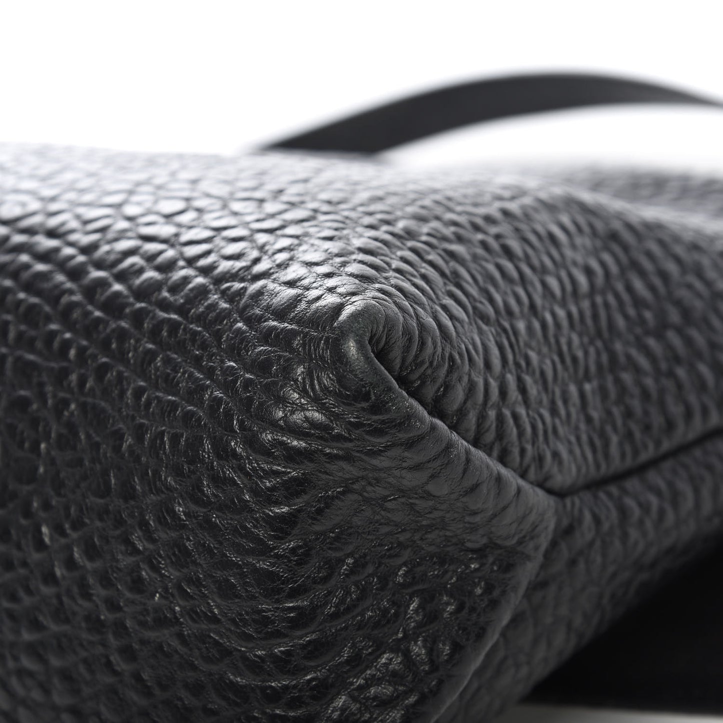 Signature Grain Large Mildenhall Shoulder Bag Black