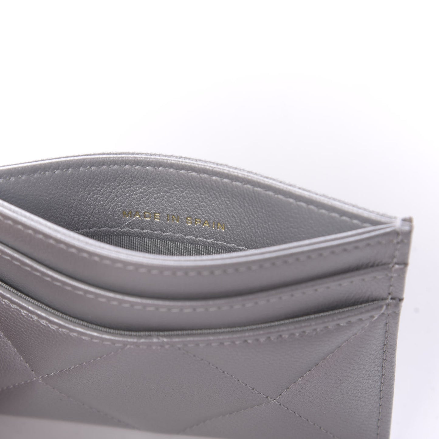 Metallic Goatskin Quilted 19 Card Holder Silver