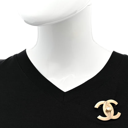 Chanel CC Turnlock Brooch Gold 2 of 5