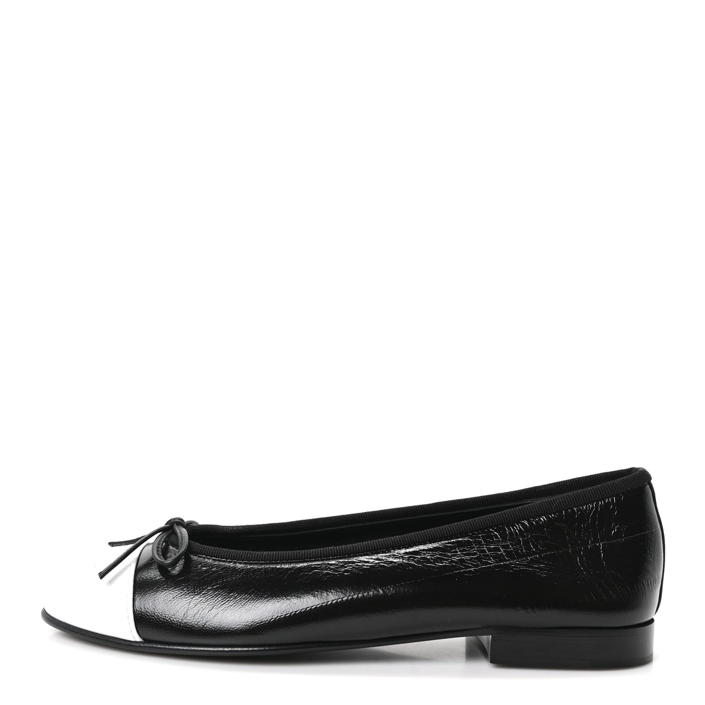 Crumpled Shiny Lambskin CC Cap Toe Ballerina Flats 37 Black White