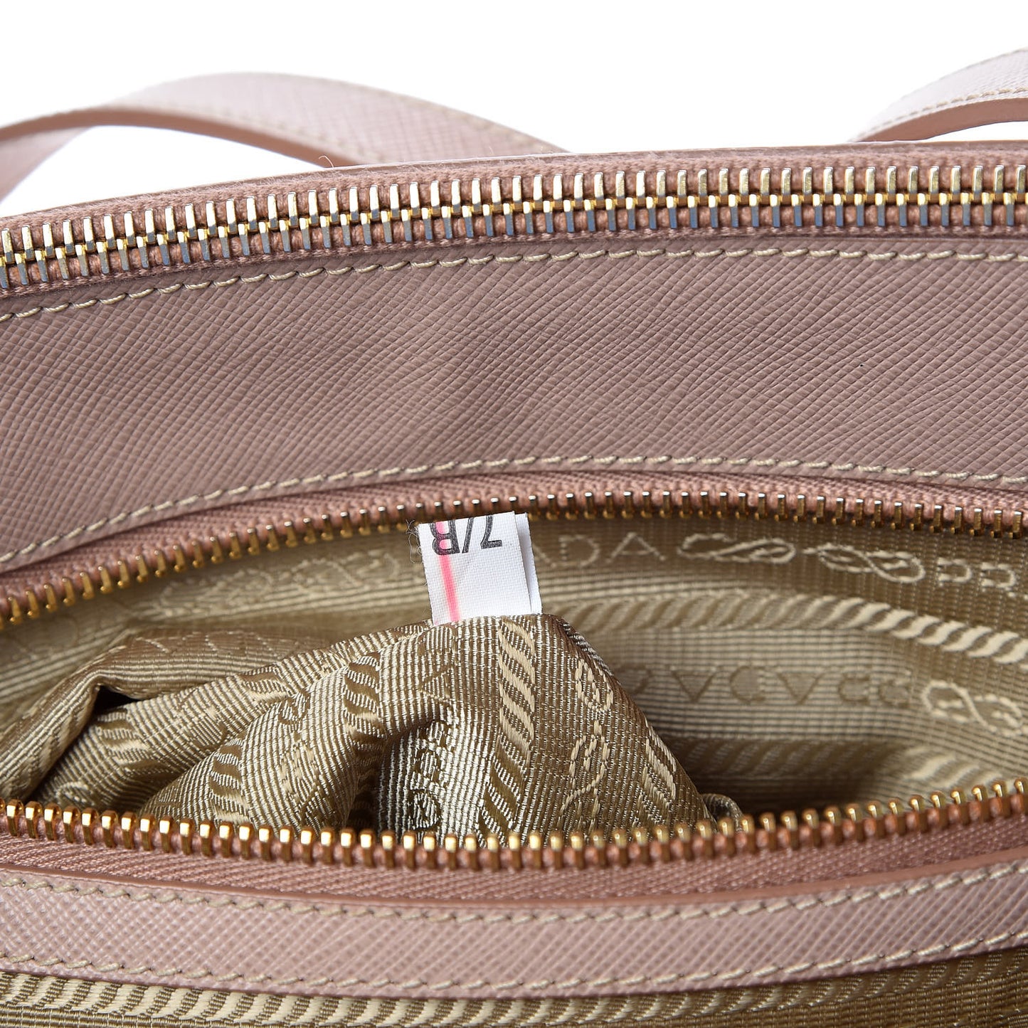 Saffiano Medium Galleria Double Zip Tote Cammeo