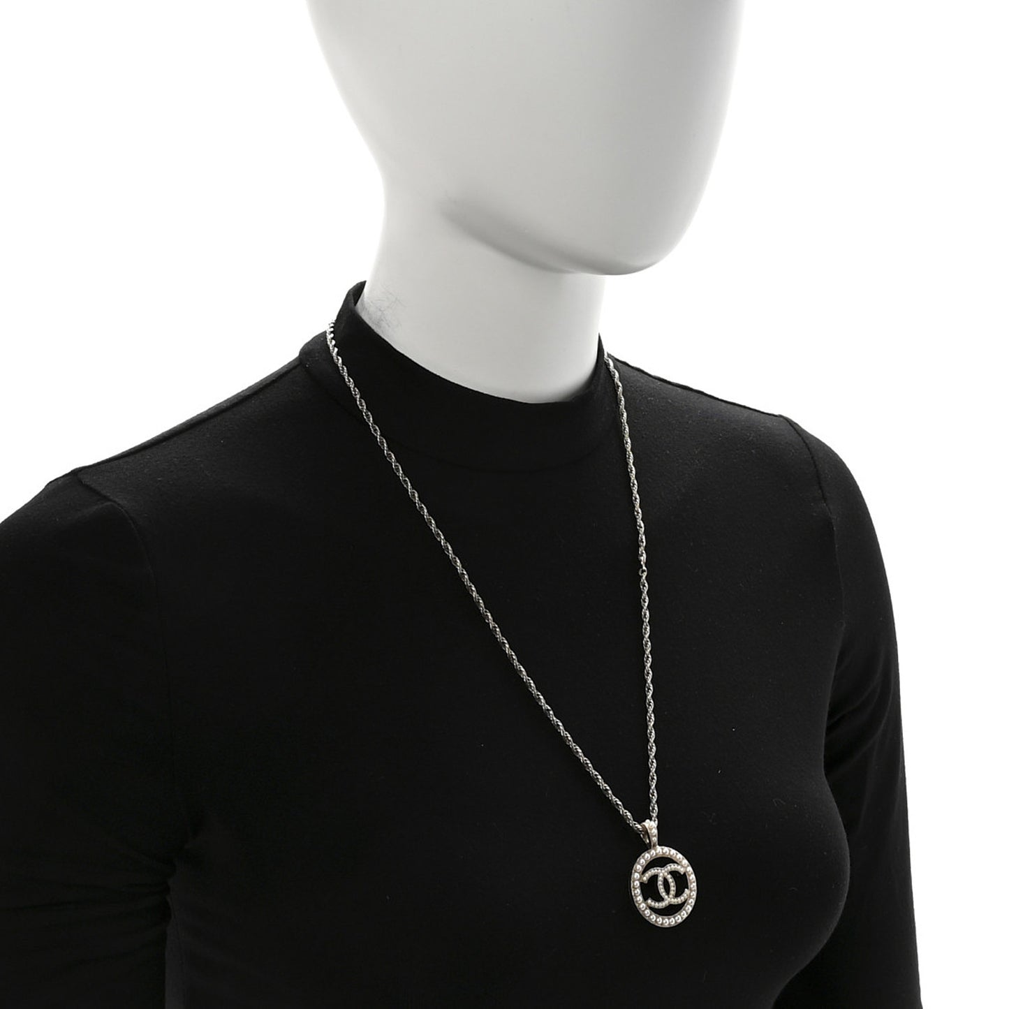 Pearl CC Round Pendant Necklace Gold