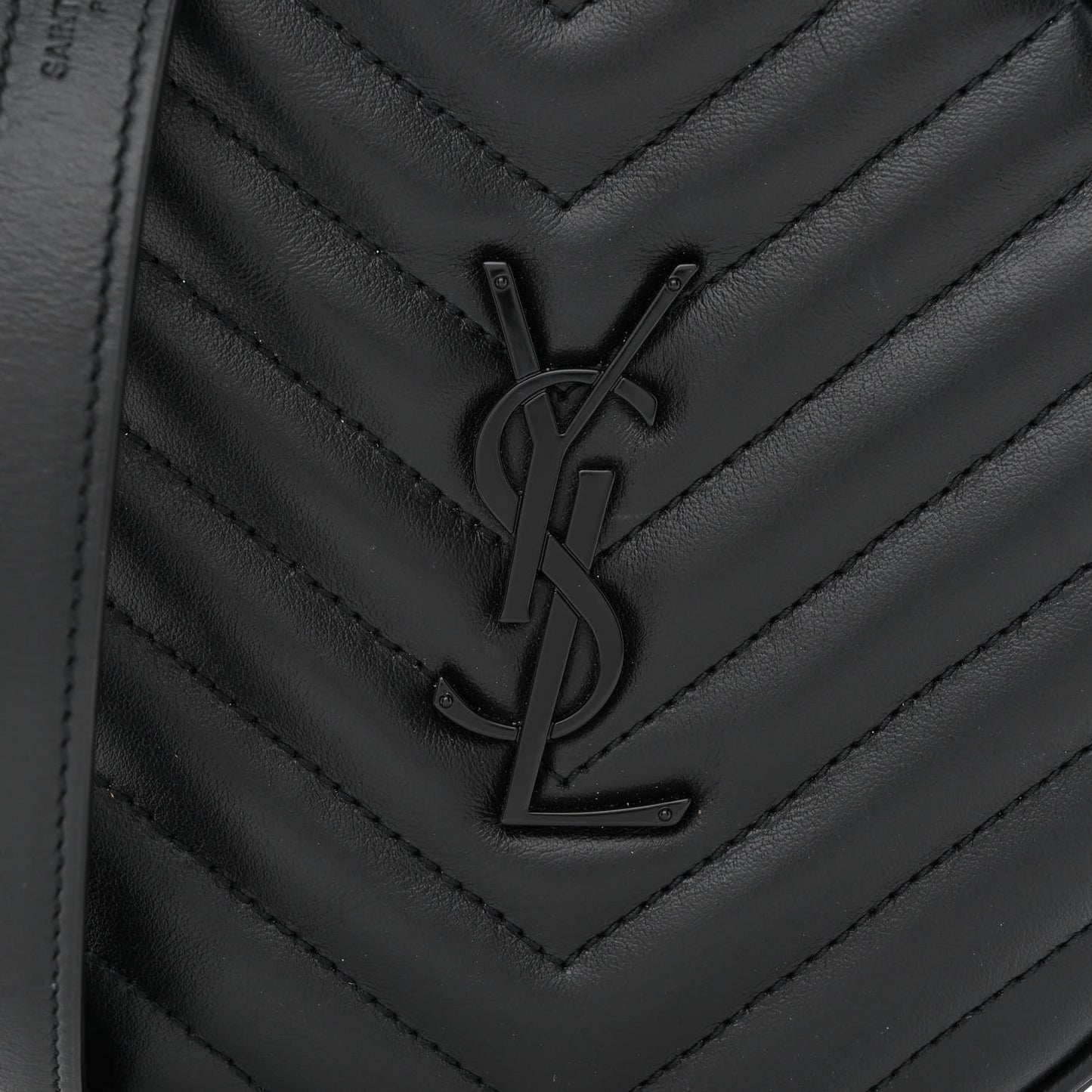 Calfskin Matelasse Chevron Round Vinyle Camera Bag Black