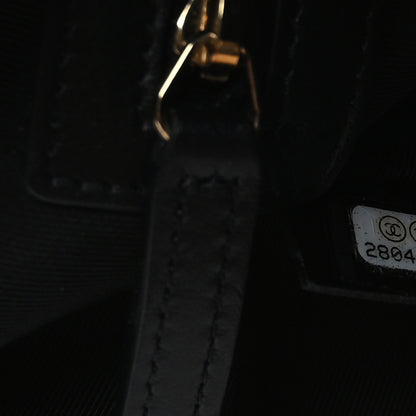 Chanel Calfskin Crocodile Embossed Graffiti 2.55 Medium Cocodile Reissue Cosmetic Case Black Gold 7 of 8