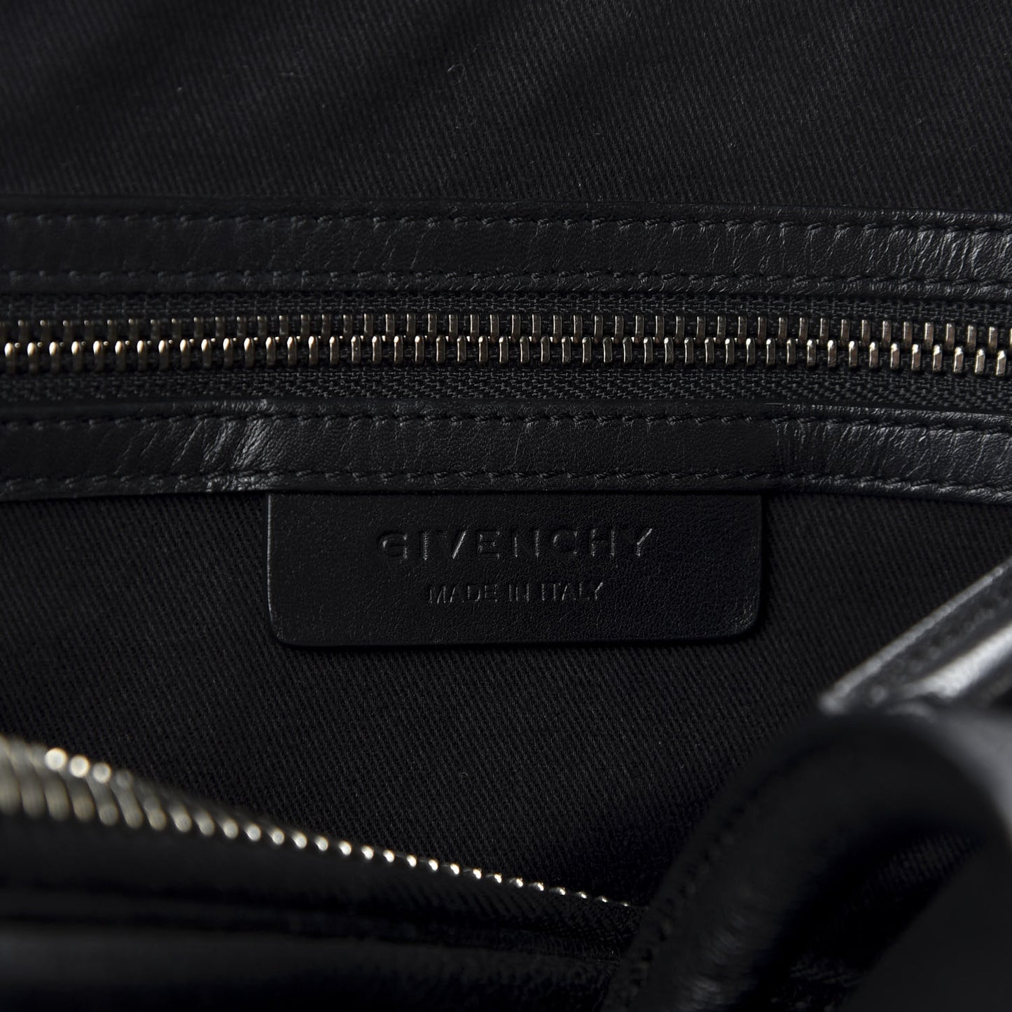 Sugar Goatskin Medium Antigona Black