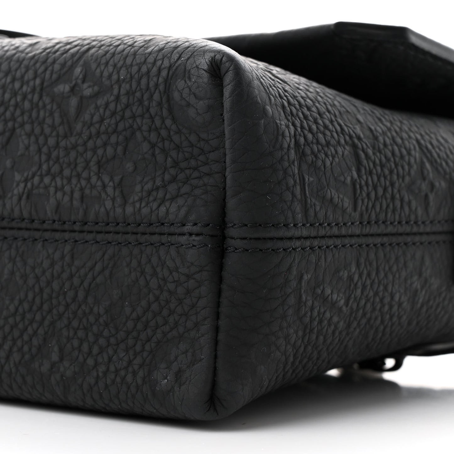 Taurillon Monogram S-Cape Messenger Black