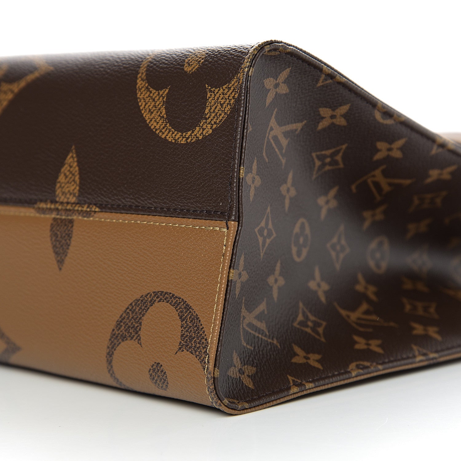 Louis Vuitton Reverse Monogram Giant Onthego MM 8 of 9