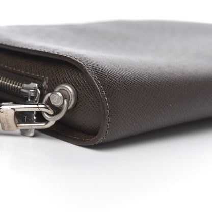 Louis Vuitton Taiga Baikal Pochette Grizzli 7 of 8