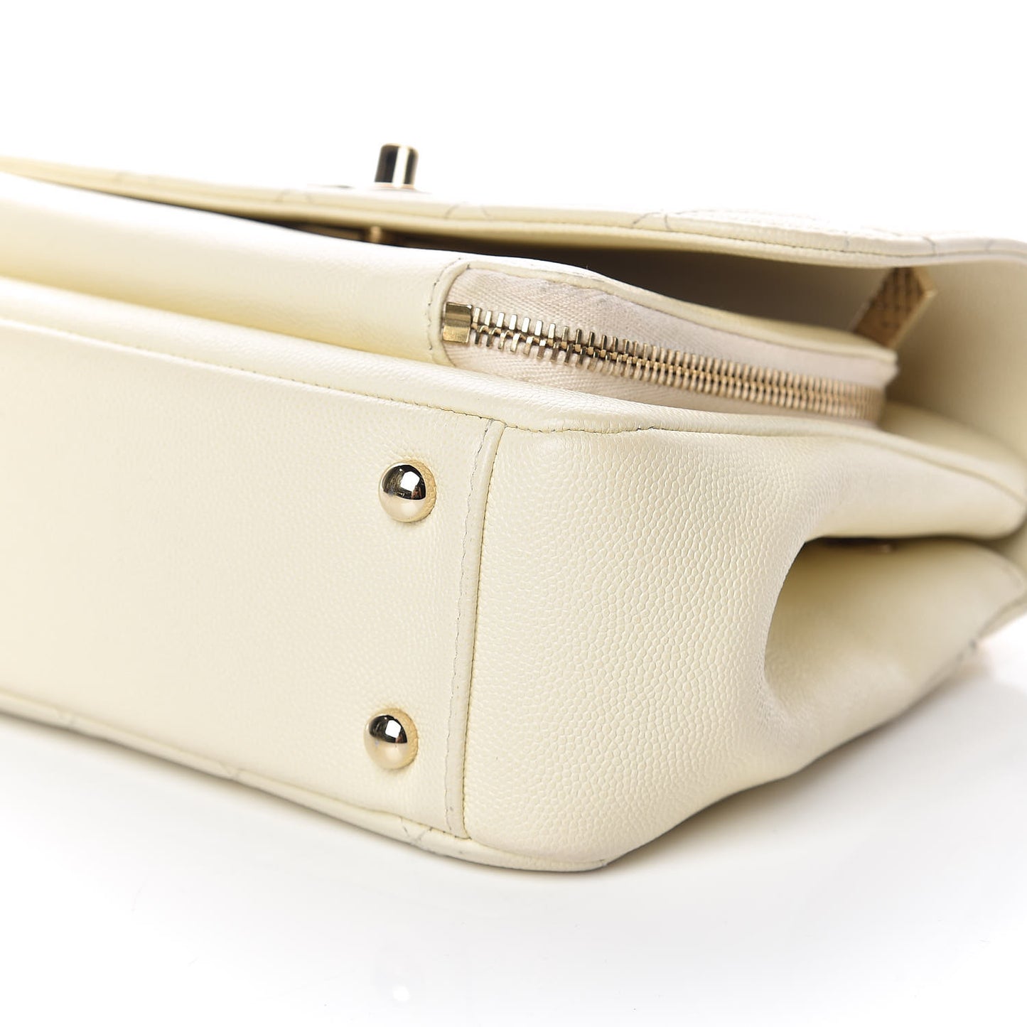 Caviar Quilted Medium Business Affinity Flap Ivory