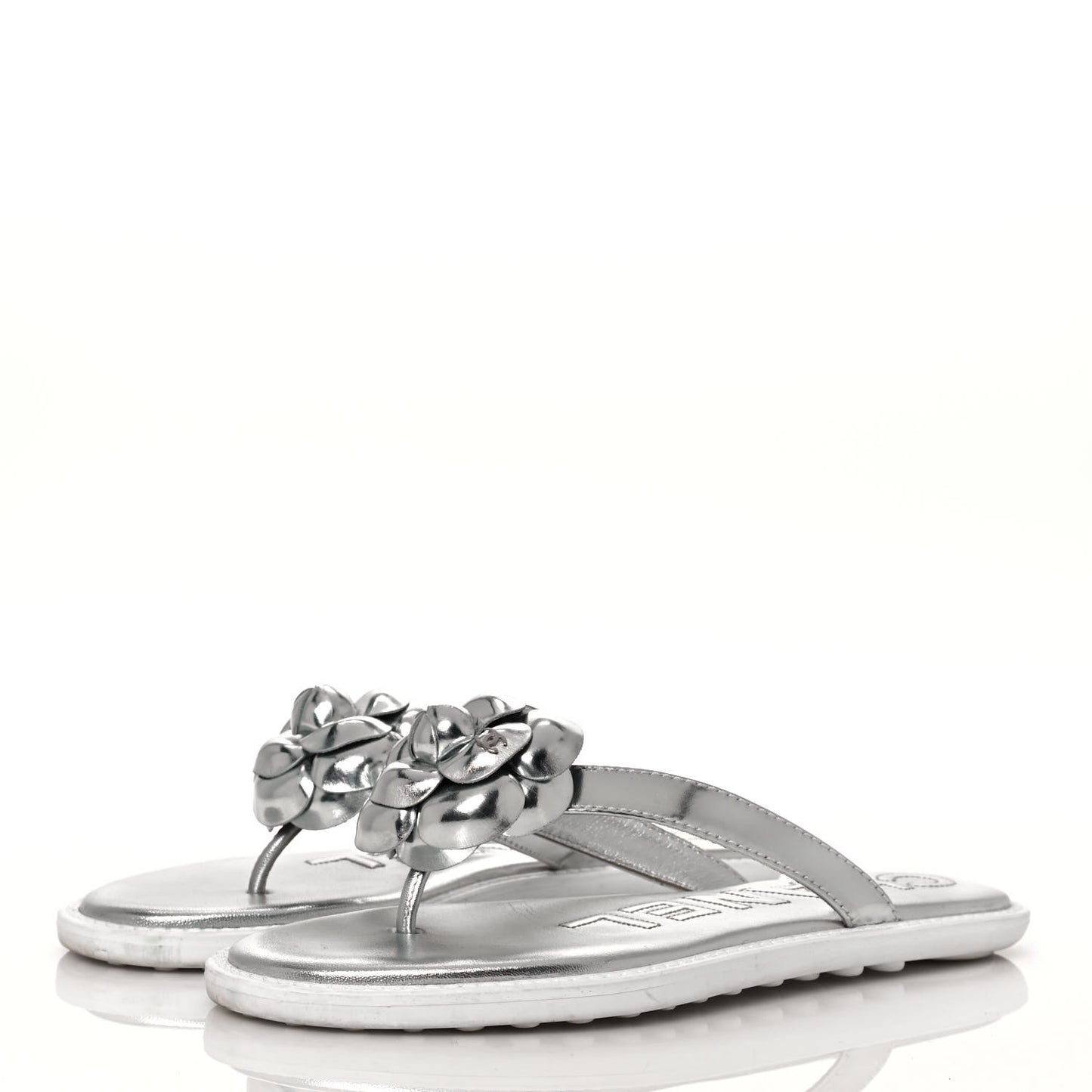 Iridescent Patent Calfskin Camellia Thong Sandals 37 Silver