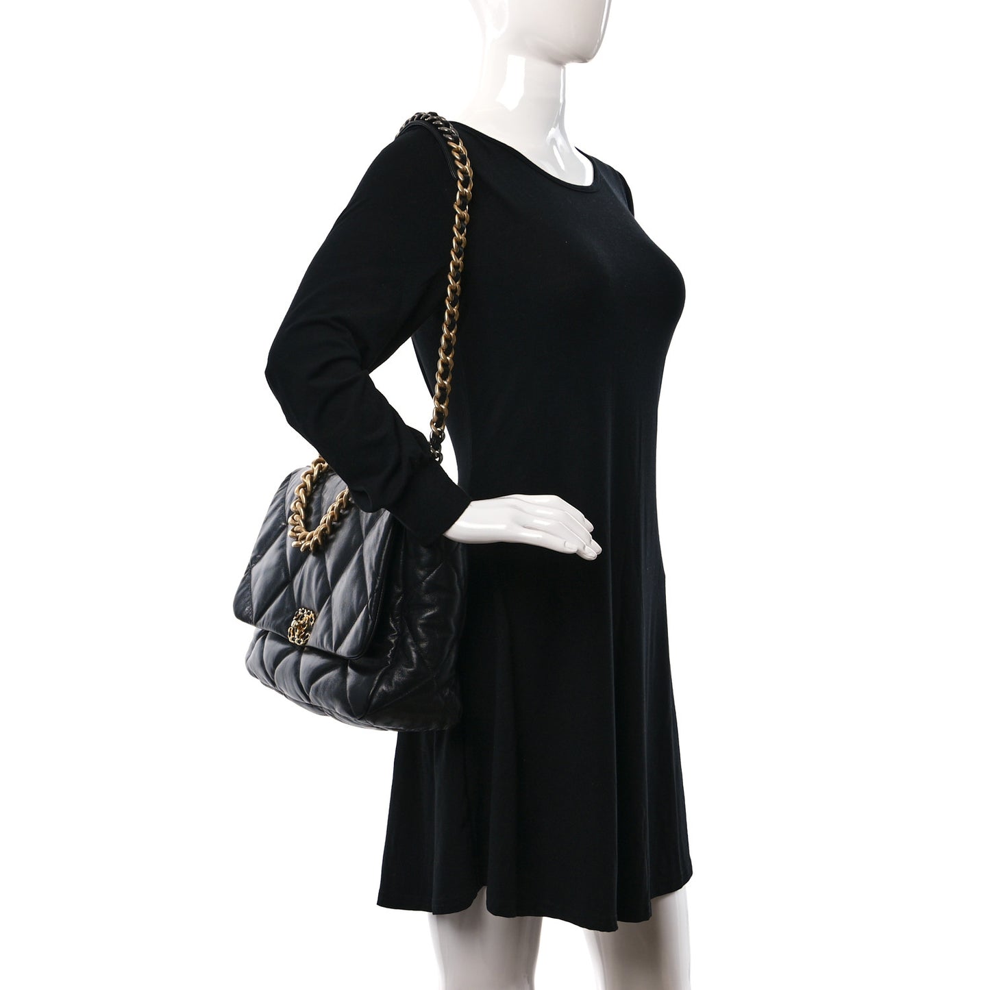 Lambskin Quilted Maxi Chanel 19 Flap Black