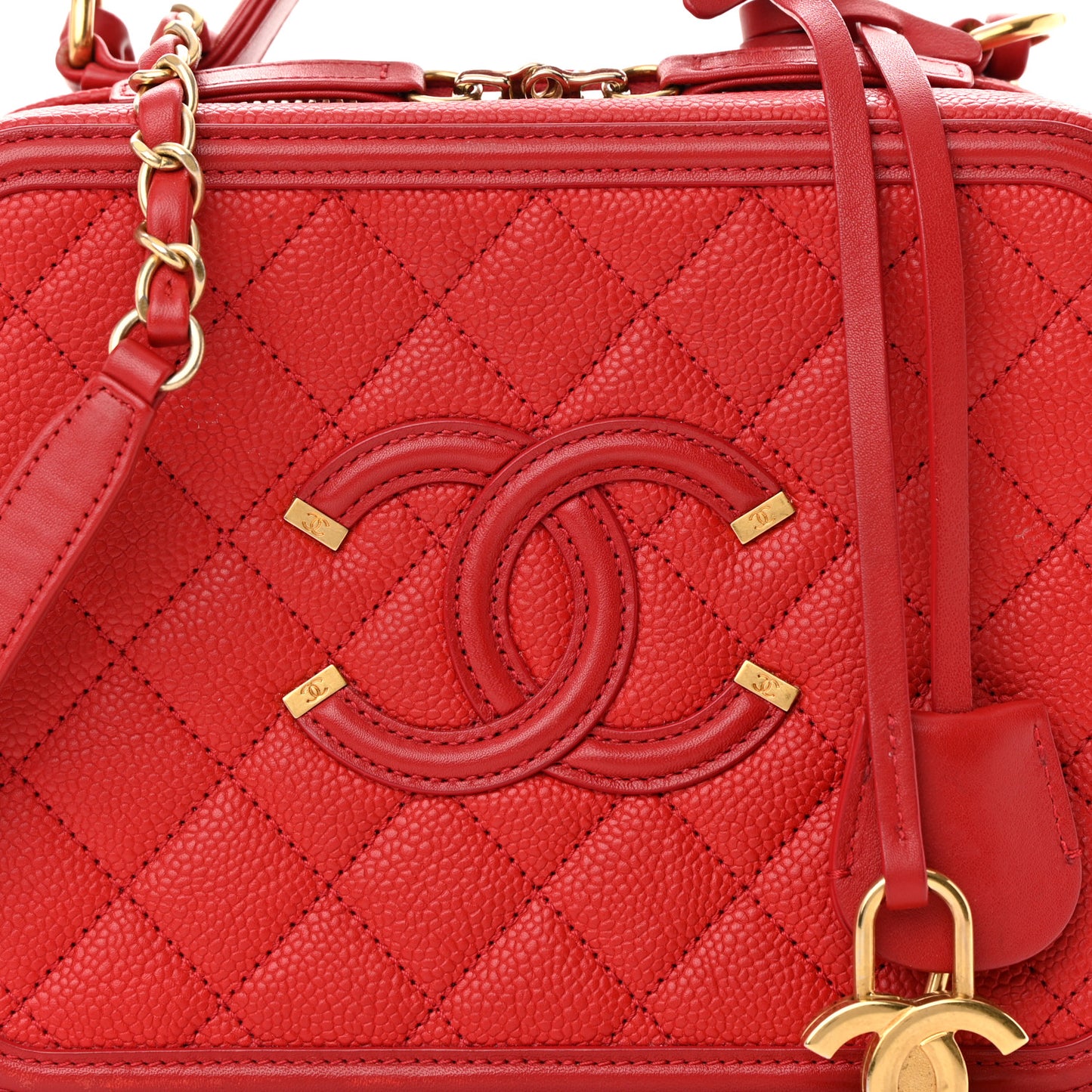 Caviar Quilted Medium CC Filigree Vanity Case Red