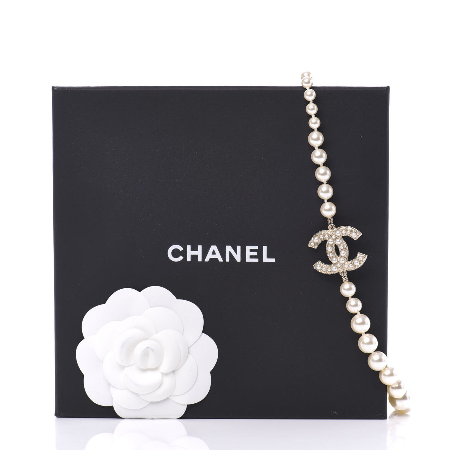 Graduated Pearl CC Short Necklace Gold