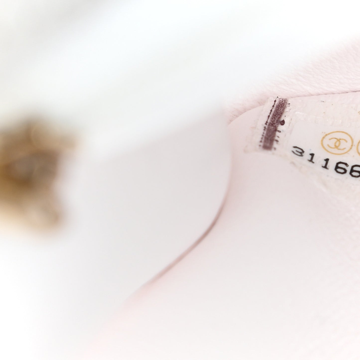 Caviar Quilted Medium Sweet Classic Flap White