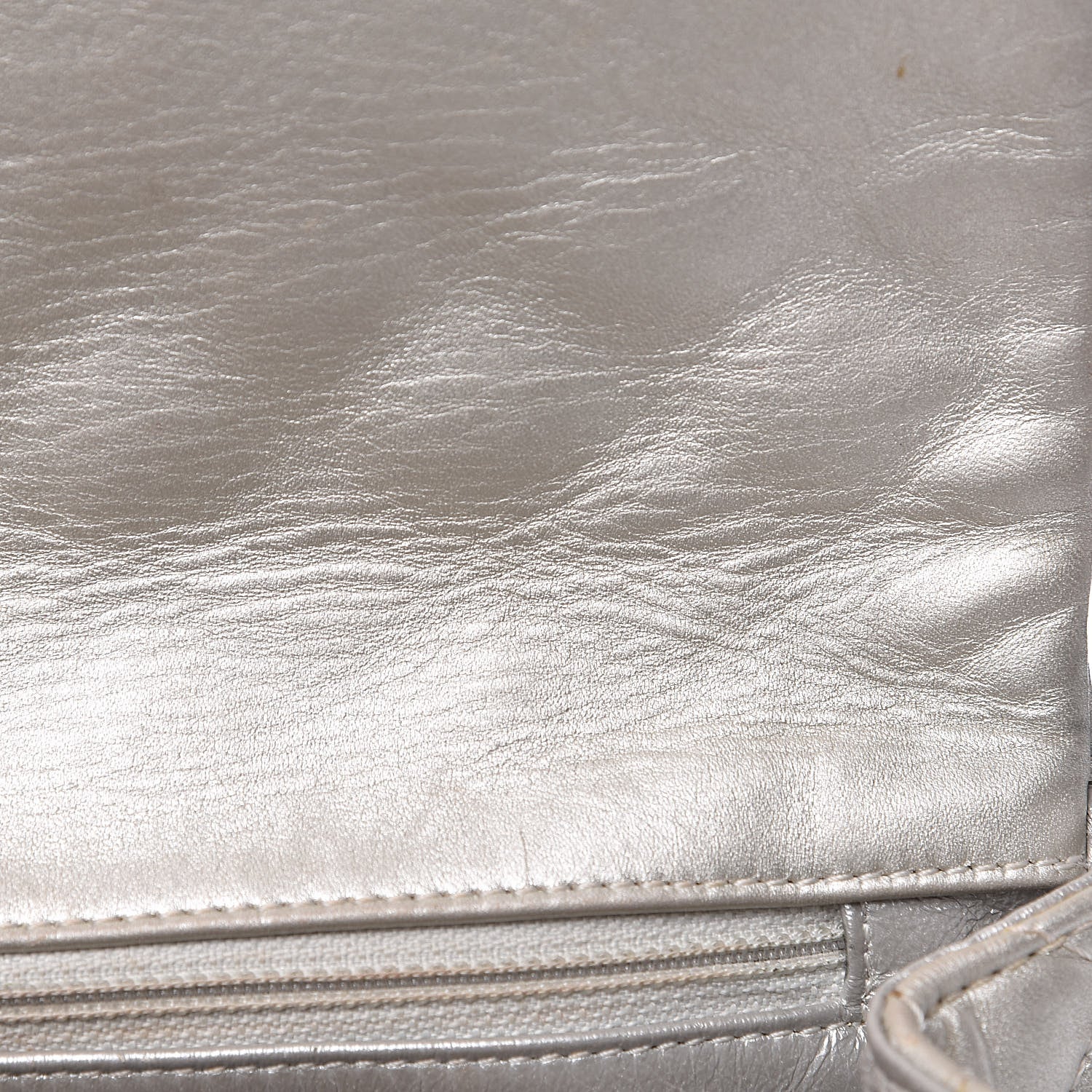 Chanel Metallic Calfskin Quilted 2.55 Reissue Clutch Silver 19 of 25