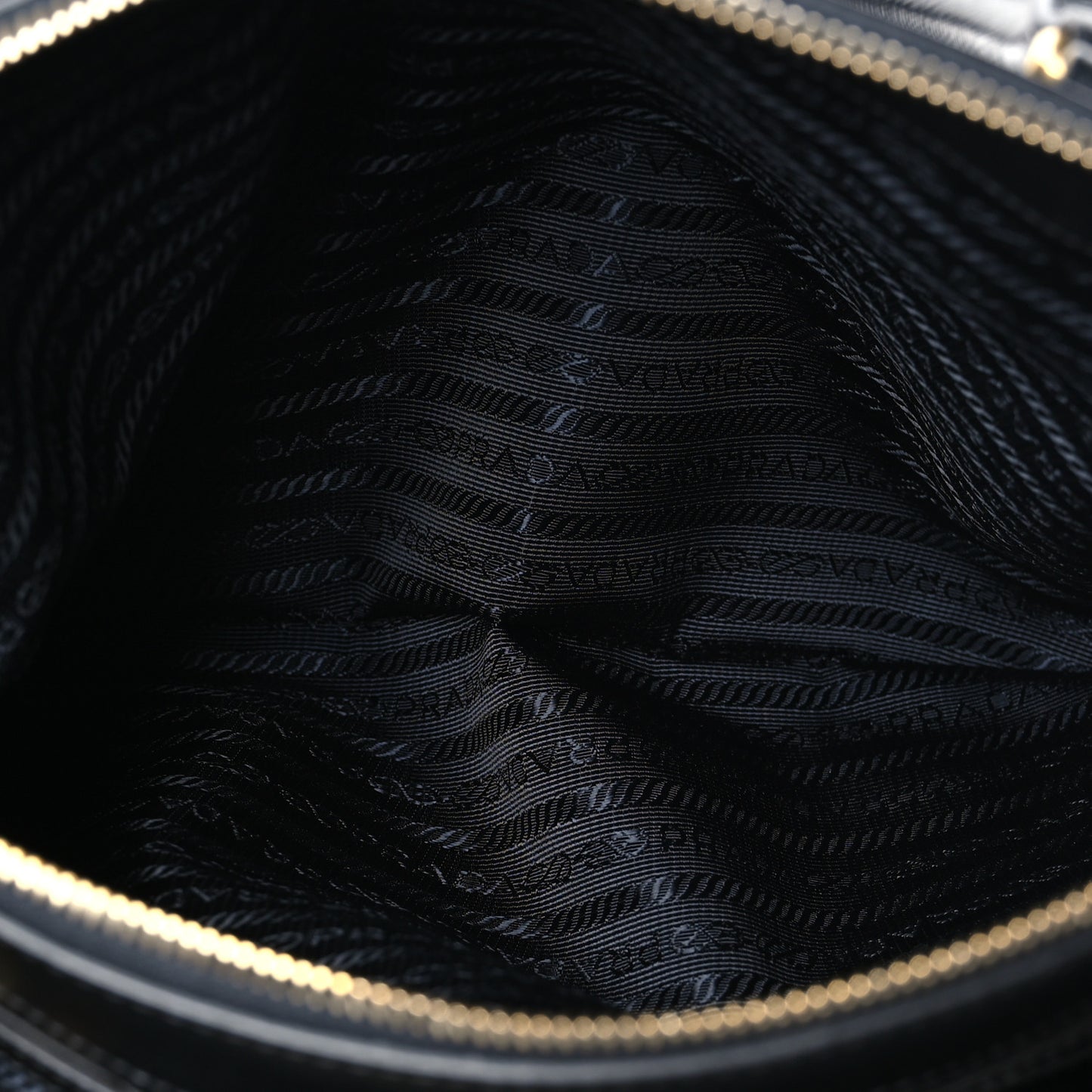 Saffiano Lux Medium Galleria Double Zip Tote Black