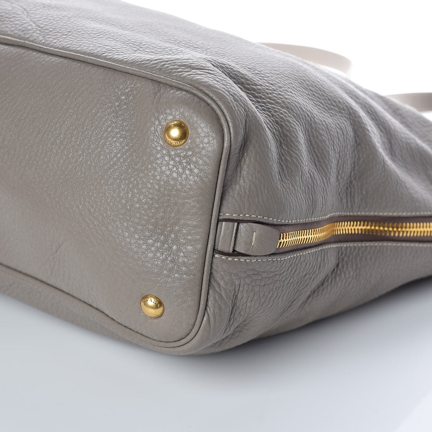 Vitello Daino Side Zip Tote Argilla
