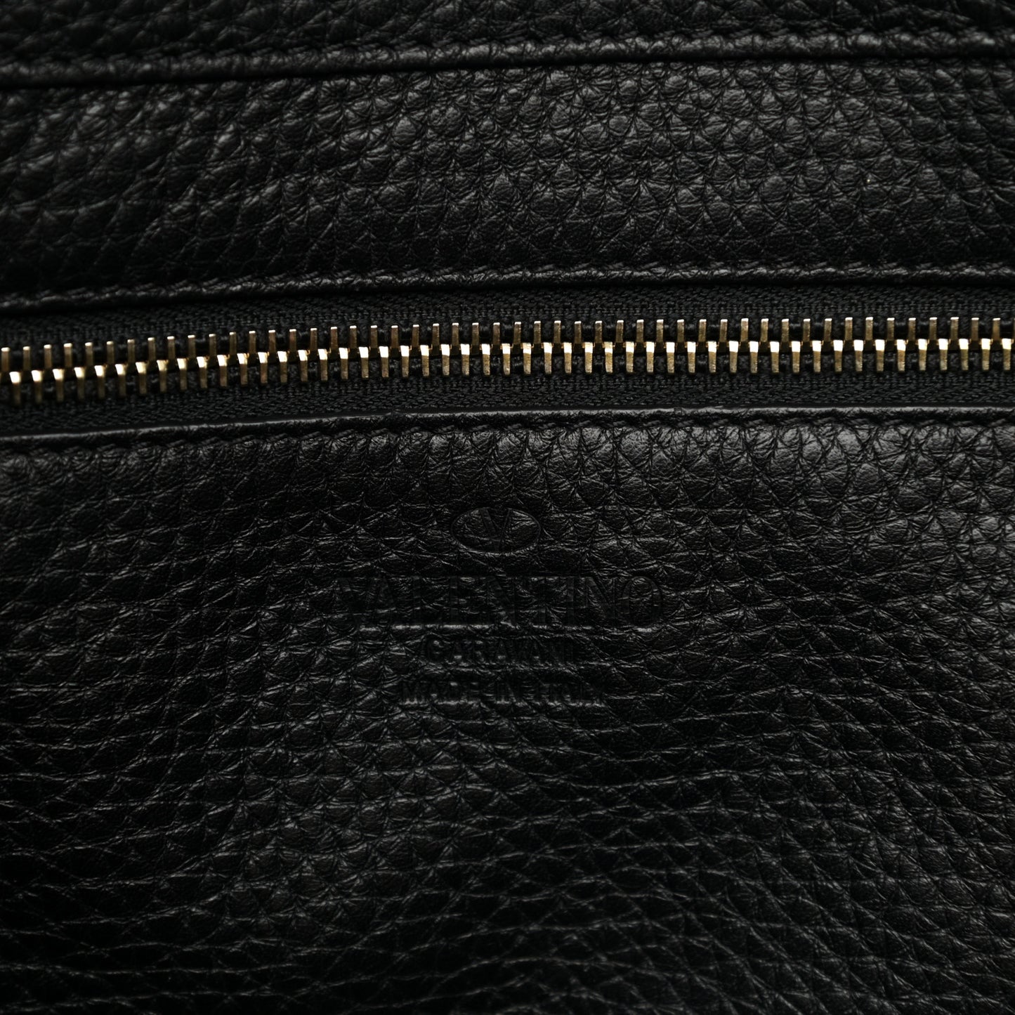 Pebbled Calfskin Large Rockstud Flip-Lock Messenger Bag Black