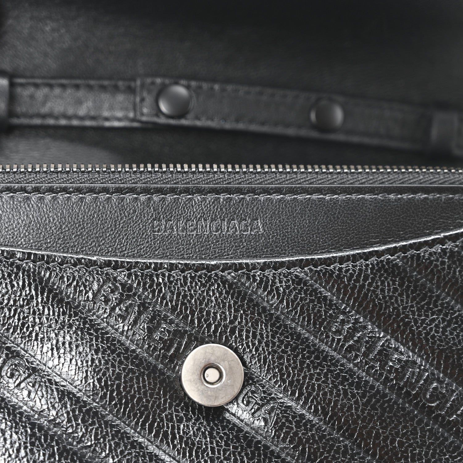 Balenciaga Shiny Goatskin Logo Embossed Monochrome BB Wallet On Chain Black 6 of 9