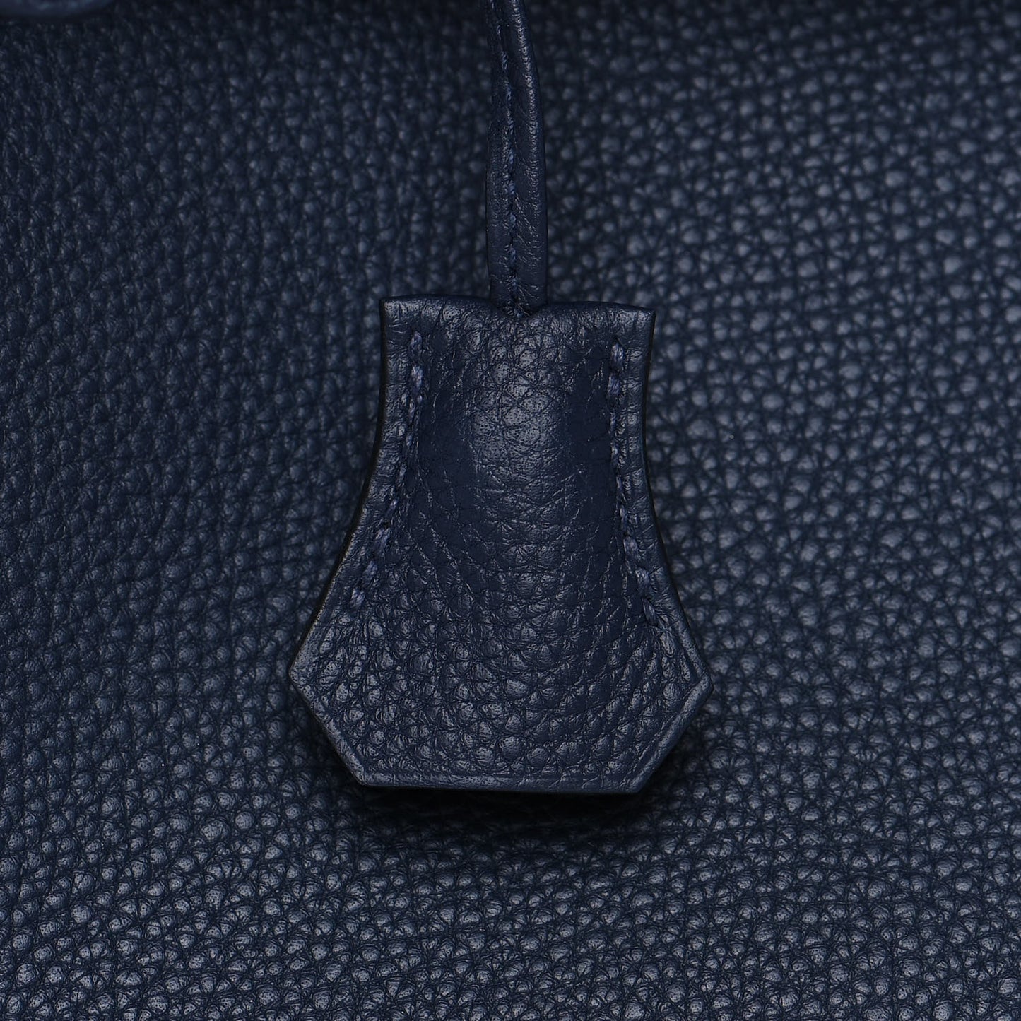 Togo Kelly Retourne 28 Bleu Nuit