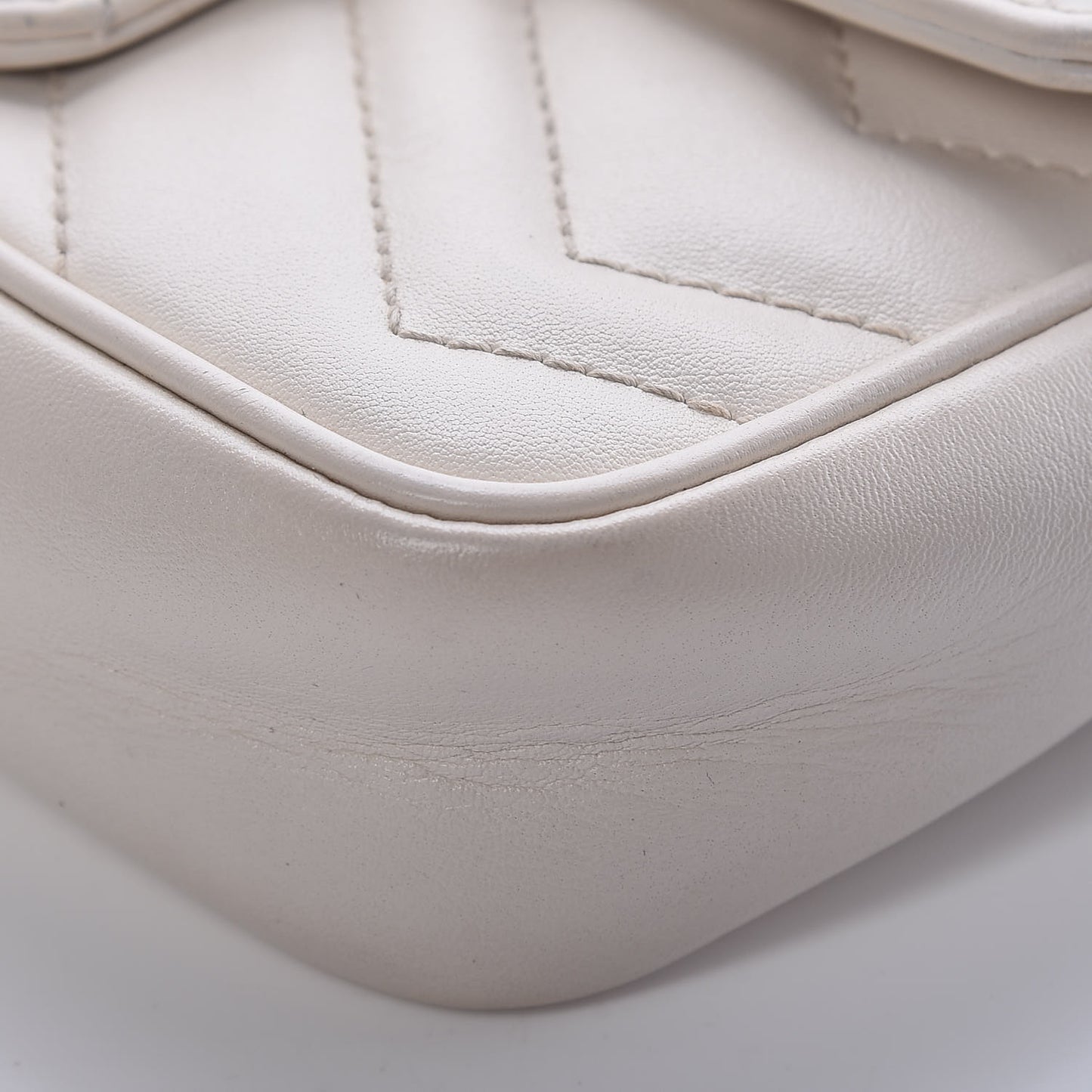 Calfskin Matelasse Super Mini GG Marmont Shoulder Bag White