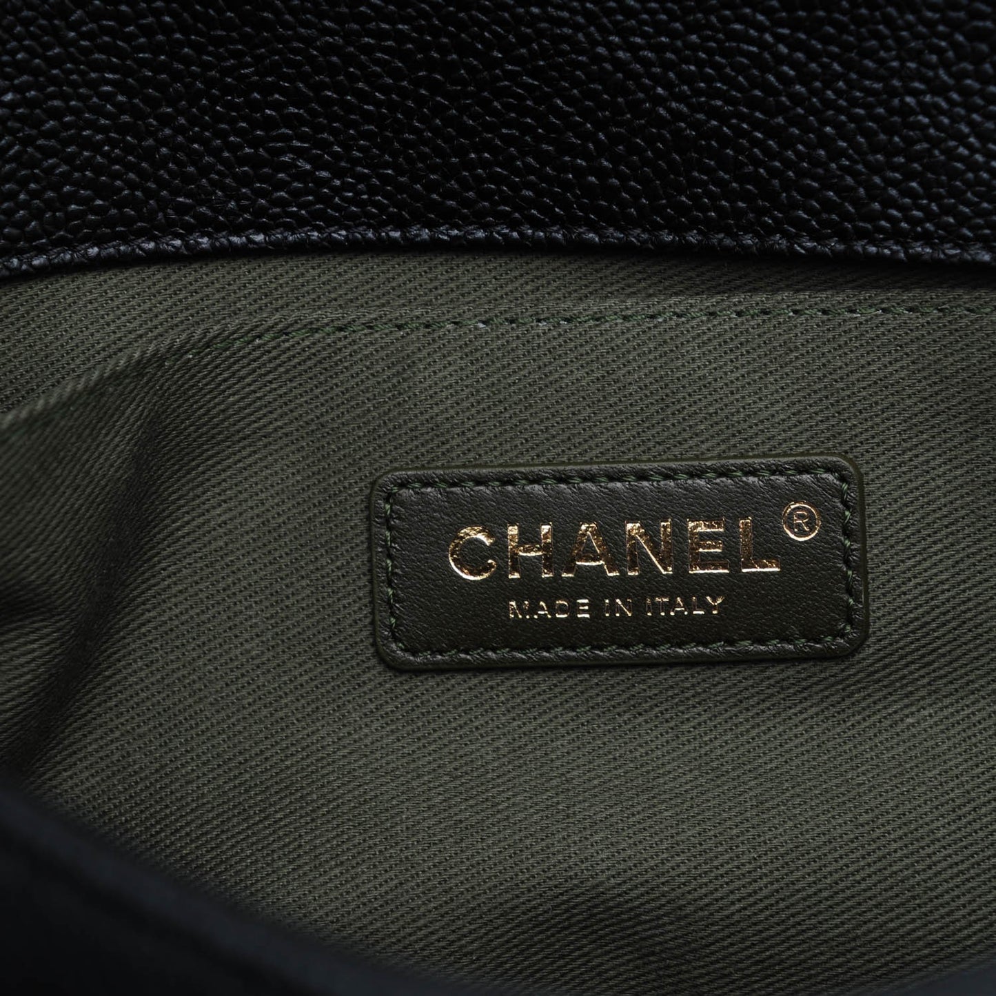 Caviar Quilted Medium Boy Flap Black