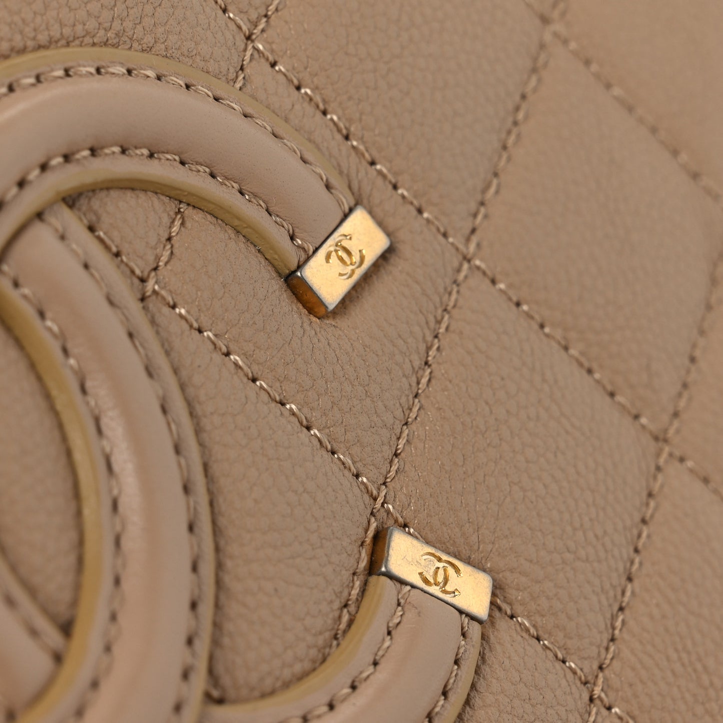 Caviar Quilted Medium CC Filigree Vanity Case Beige Beige