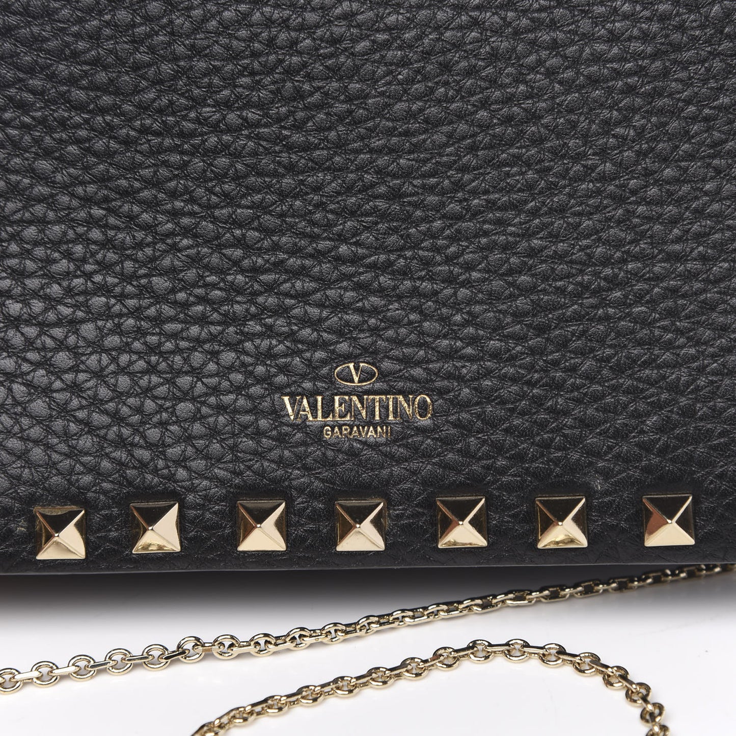 Pebbled Calfskin Rockstud Wallet on Chain Black