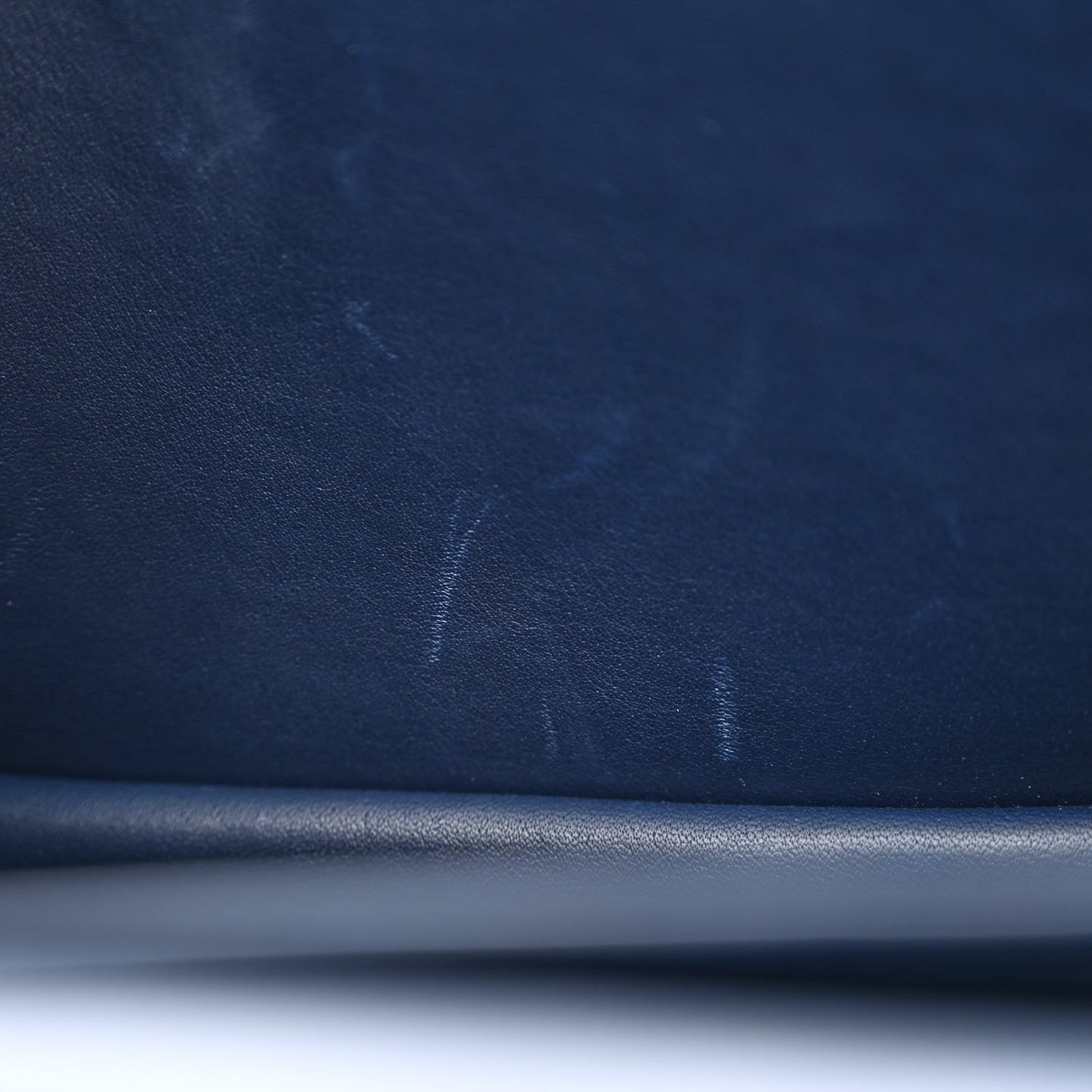 Grained Calfskin Vivienne NM Blue Marine