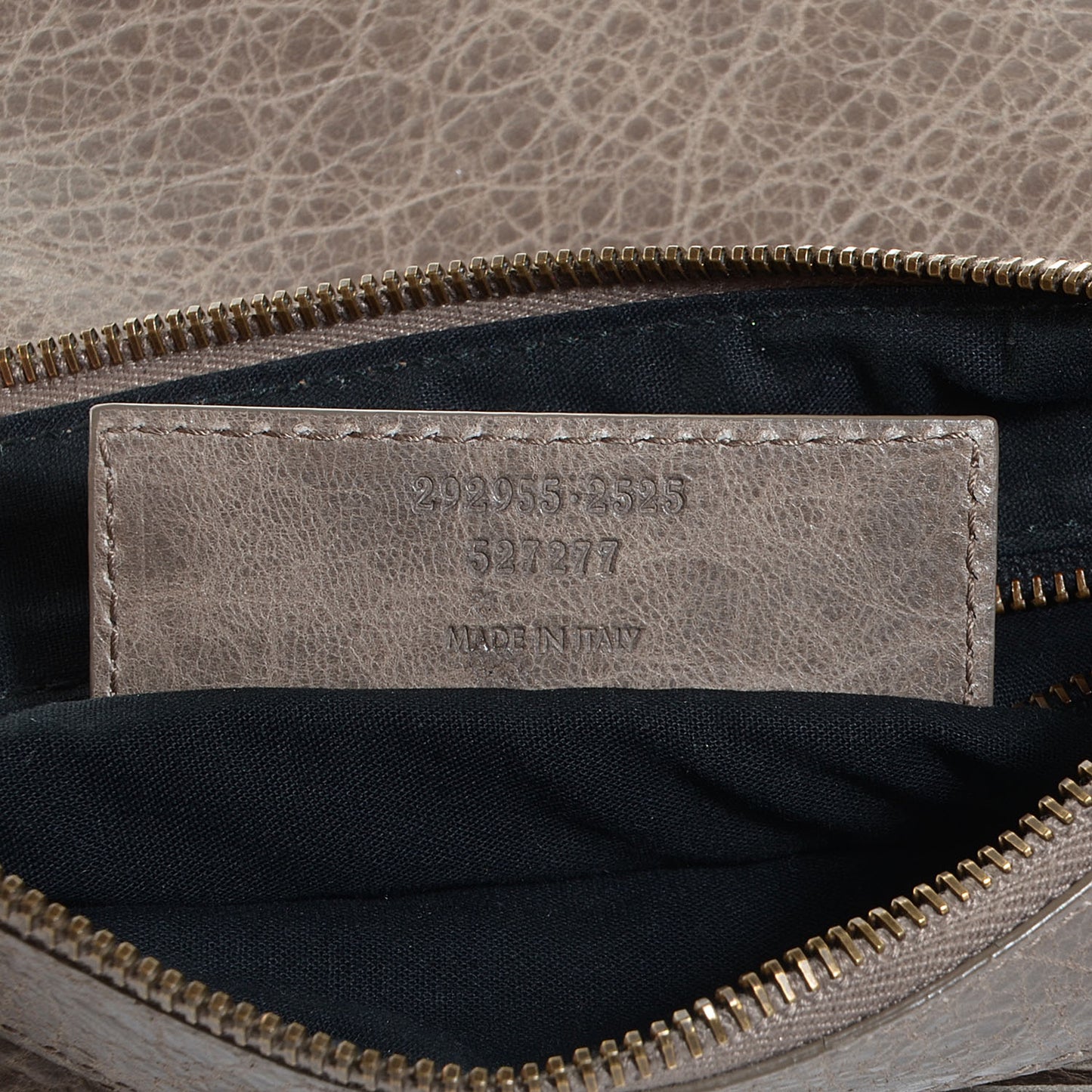 Agneau Classic Hardware Flat Handle Clutch Gris Poivre