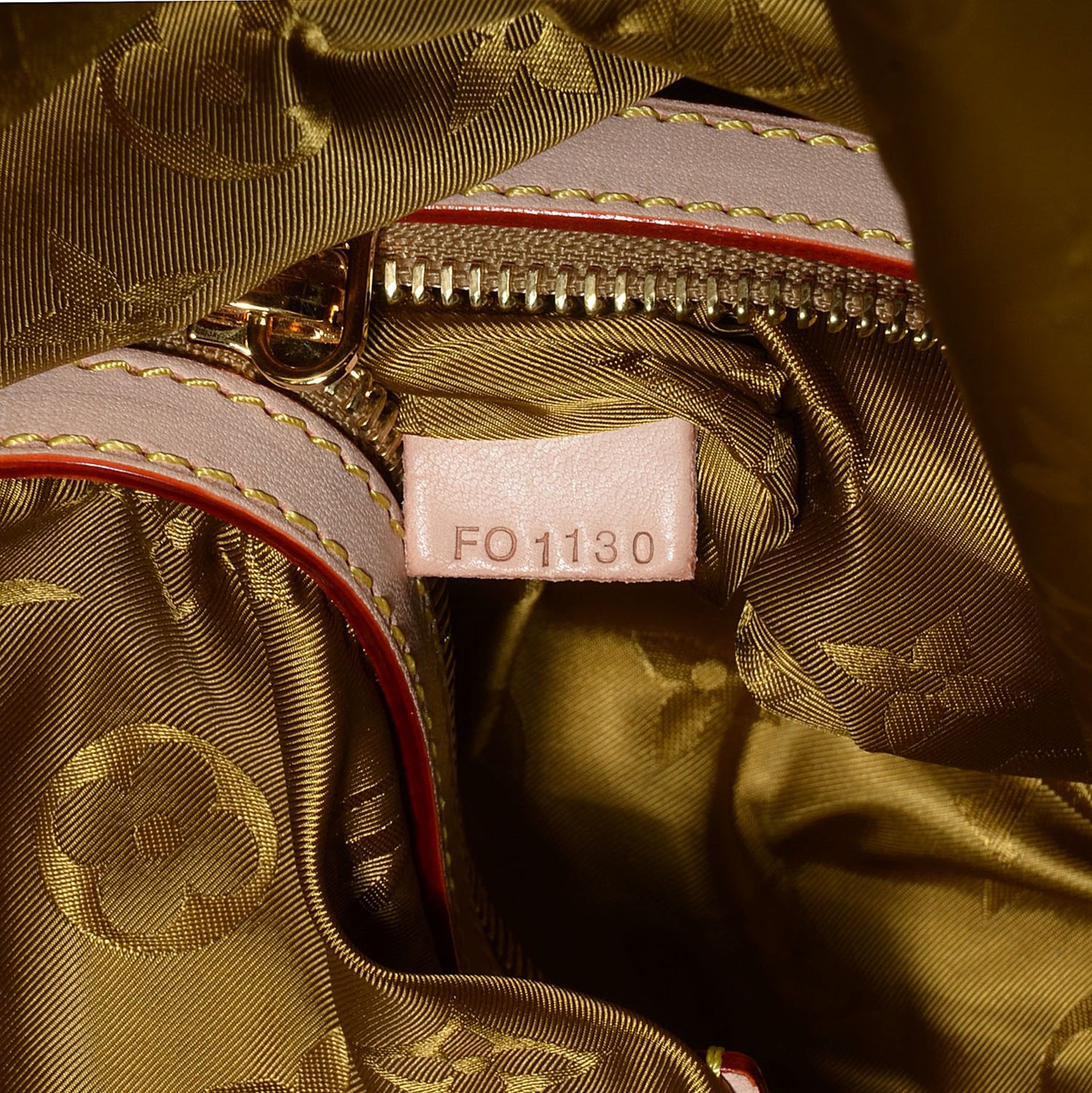 Patent Lambskin Raindrop Besace Moka