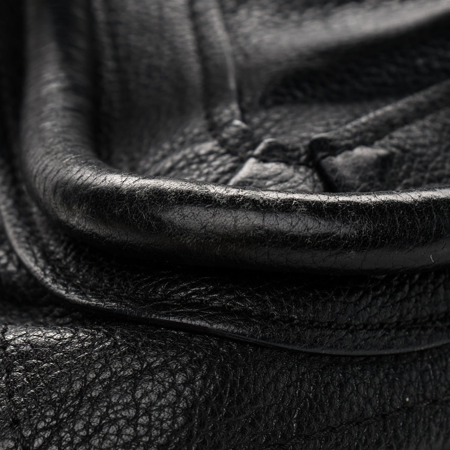 Calfskin Medium Paraty Black