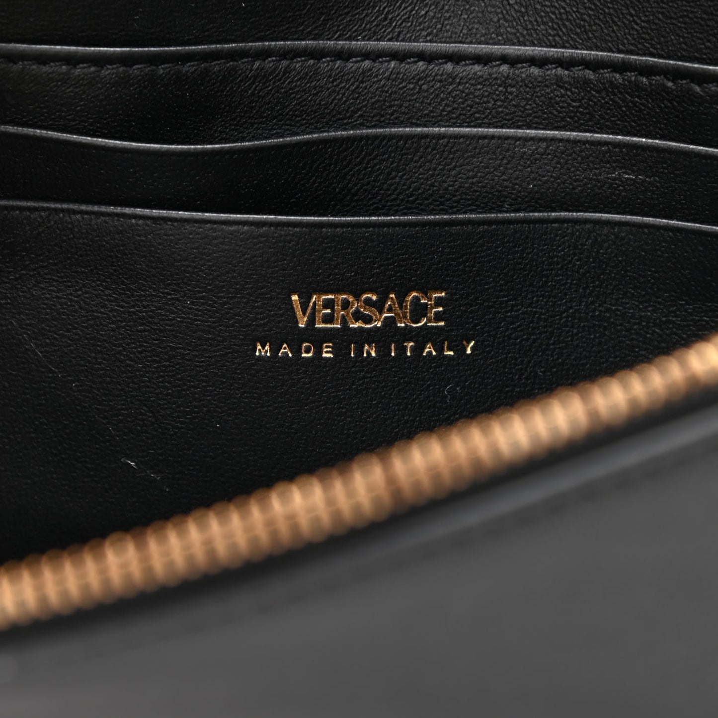 Vitello Virtus Wallet on Chain Black