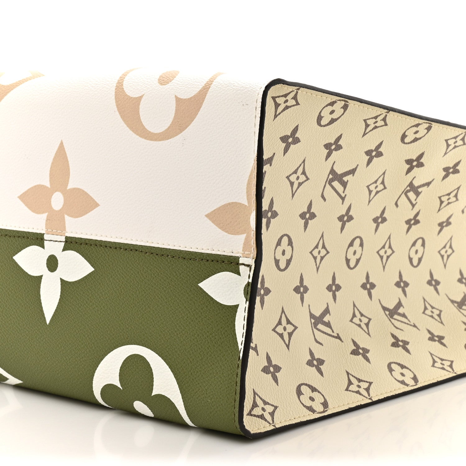 Louis Vuitton Monogram Giant Onthego GM Kaki Beige 8 of 13