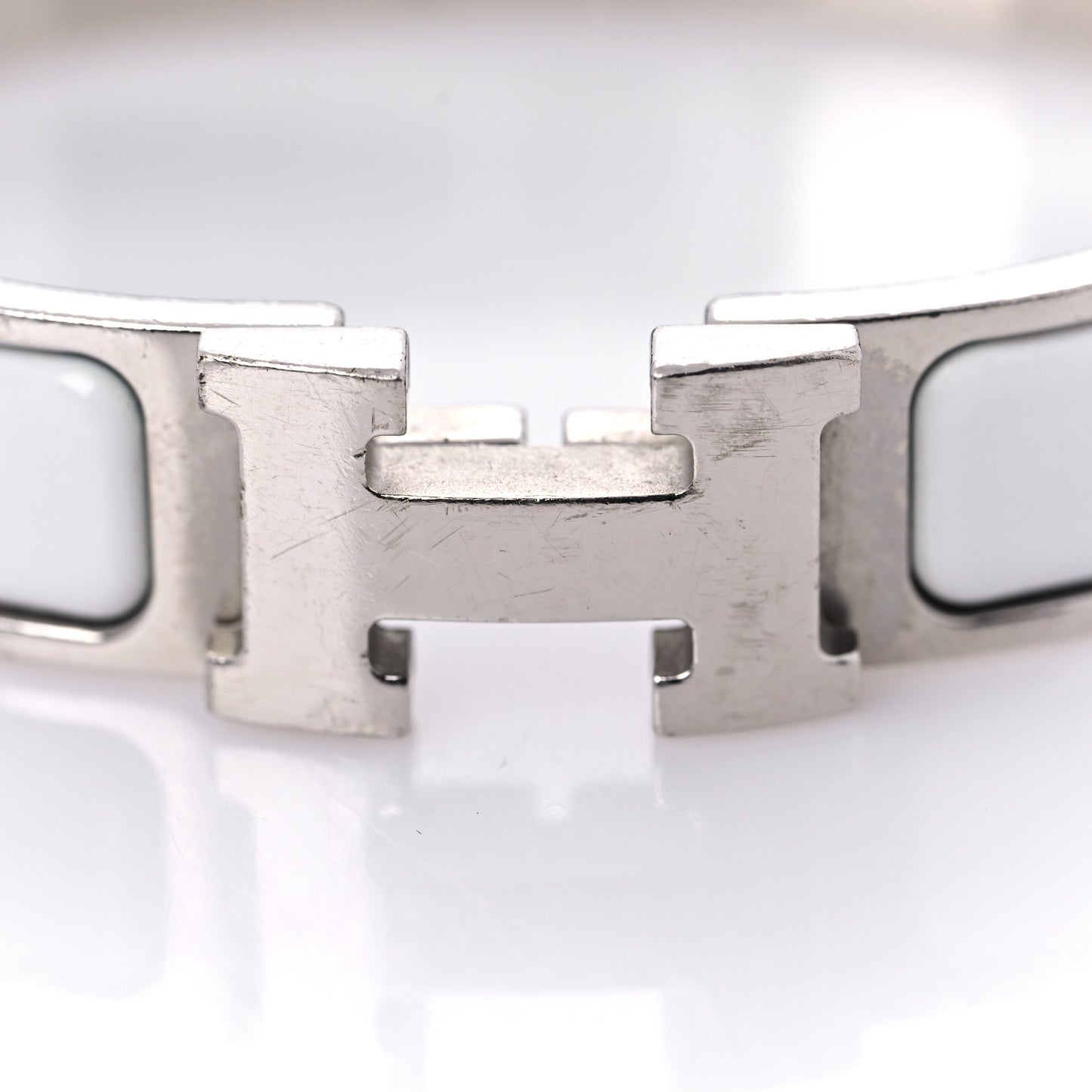 Enamel Narrow Clic Clac H Bracelet